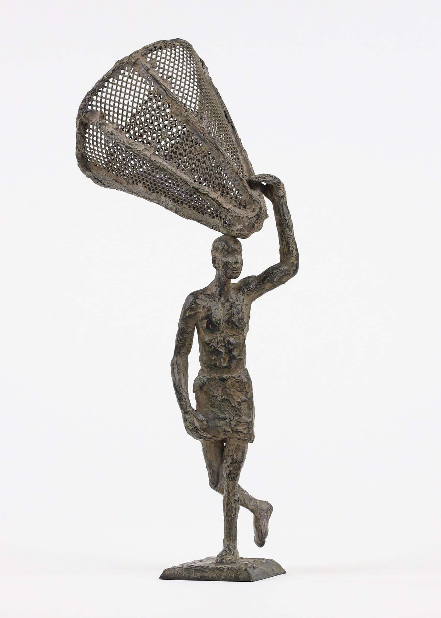 Départ pour la pêche par Marine de Soos - Sculpture en bronze, figure humaine, homme en vente 1