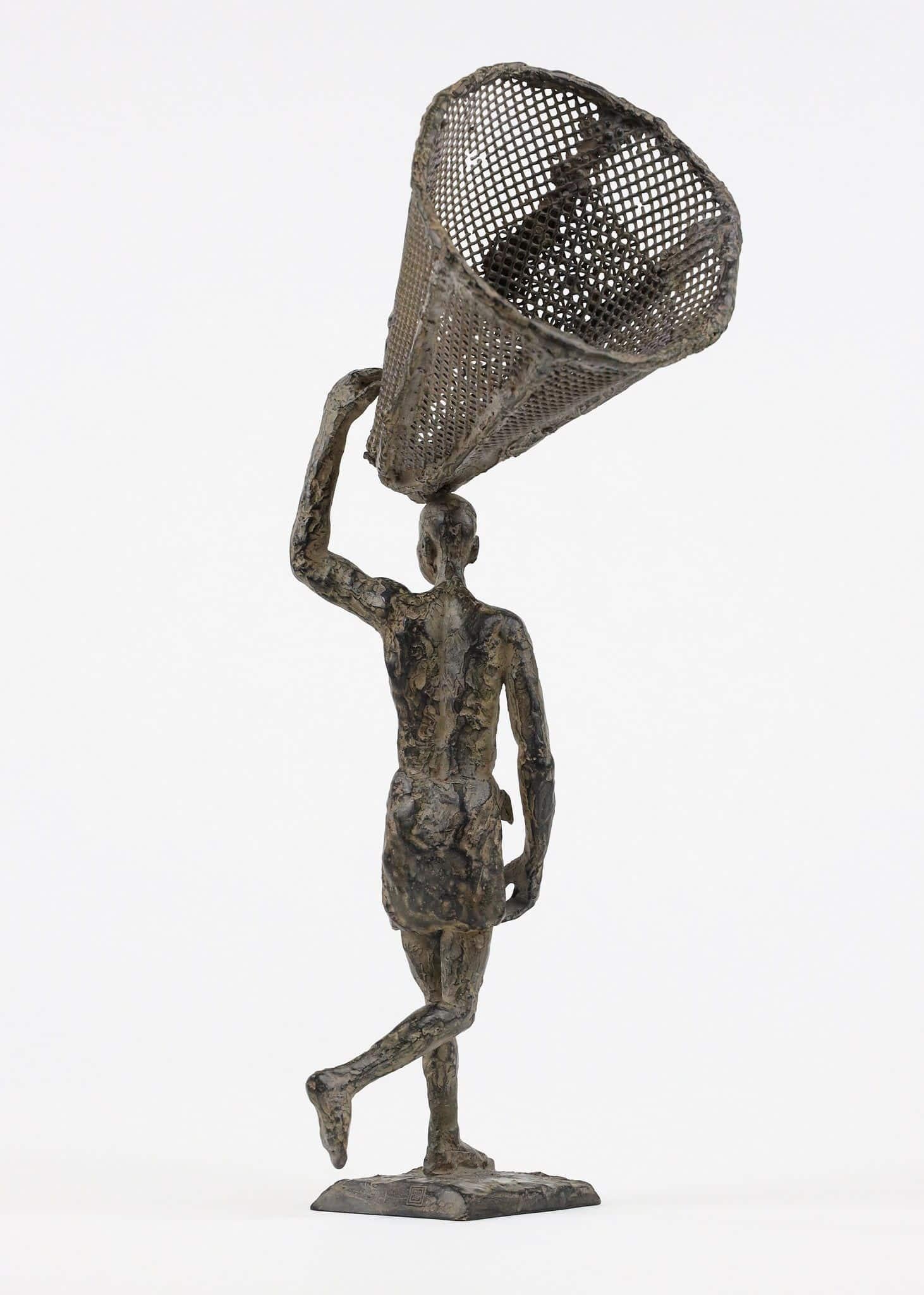 Départ pour la pêche par Marine de Soos - Sculpture en bronze, figure humaine, homme en vente 3