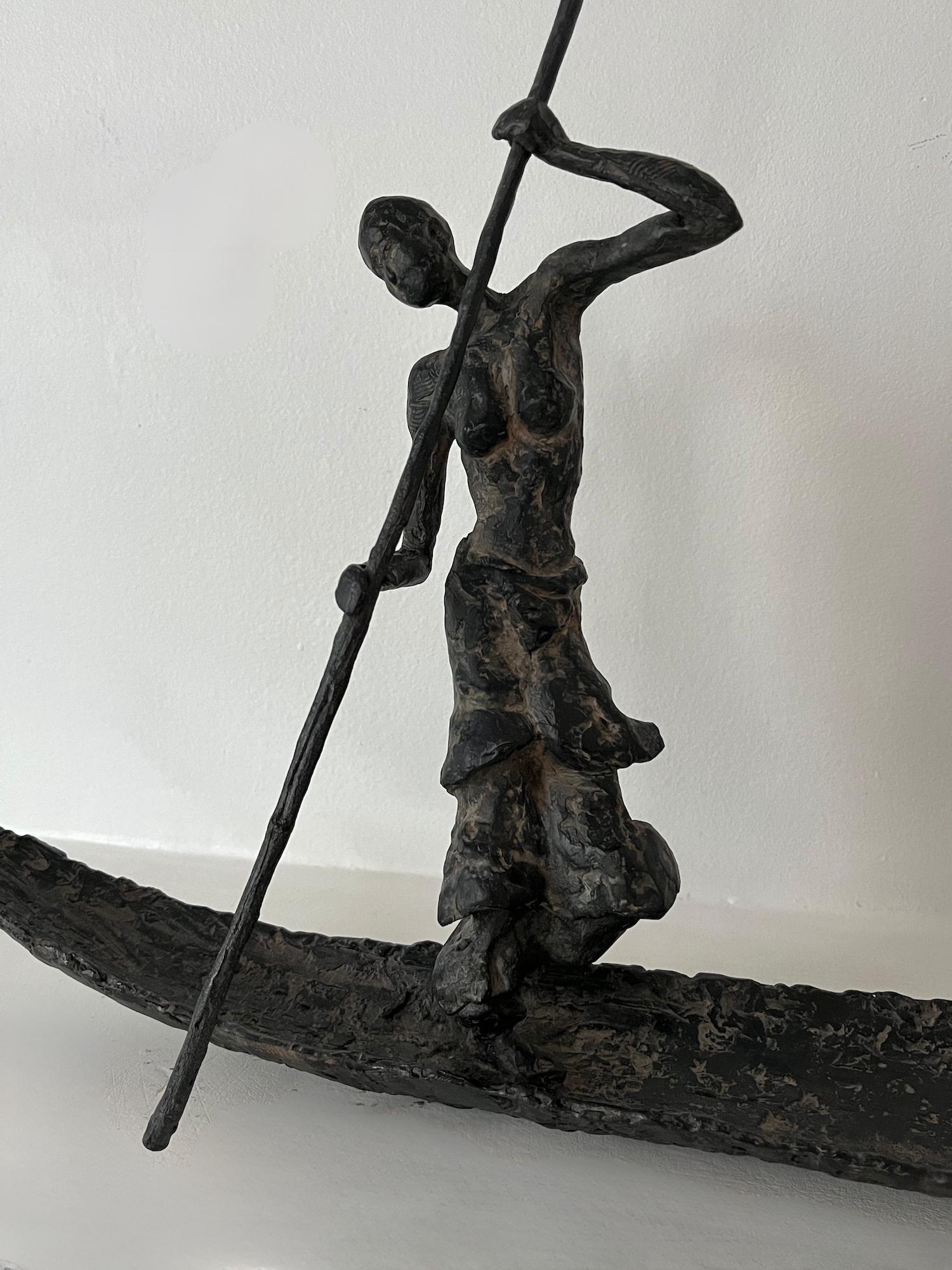 D'une Rive à l'Autre di Marine de Soos - Scultura in bronzo, donna su una canoa in vendita 11