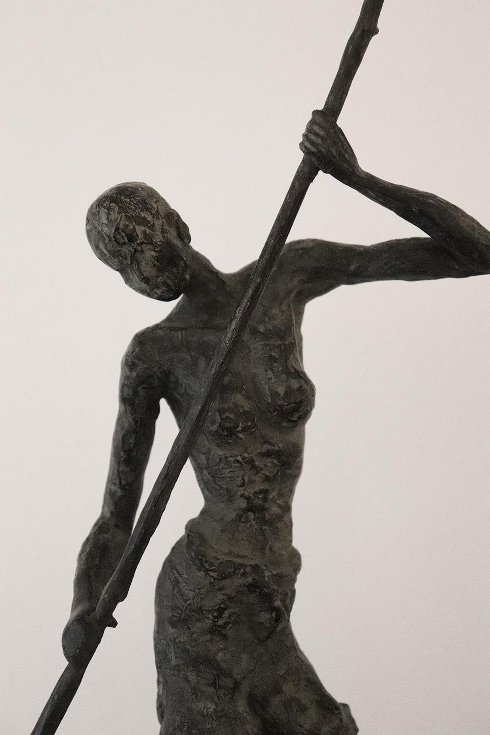 D'une Rive à l'Autre by Marine de Soos - Bronze sculpture, woman on a canoe For Sale 7