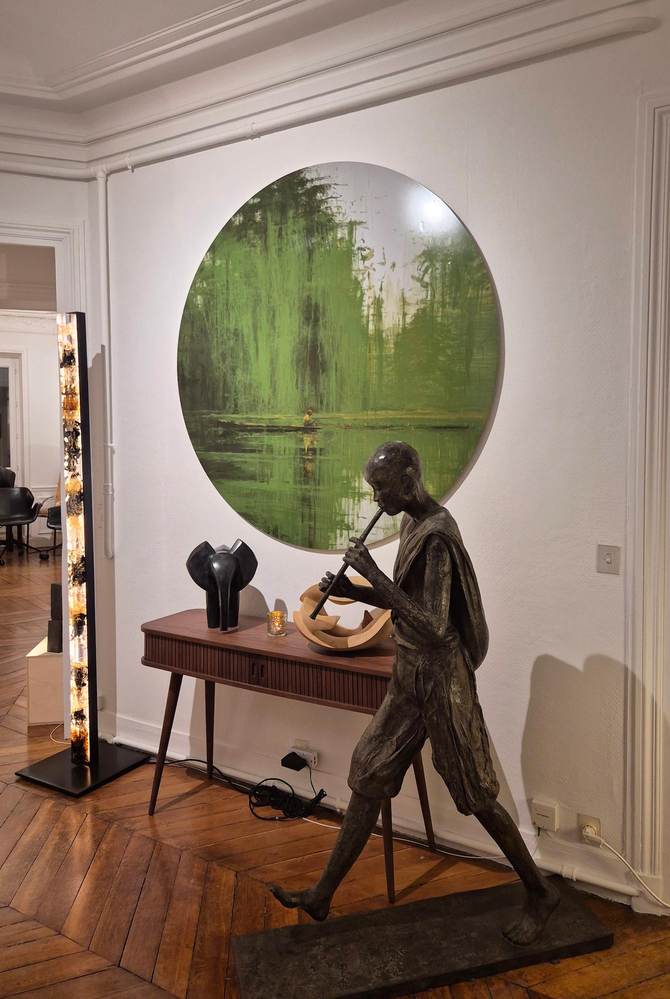 Flötenspieler II von Marine de Soos - Große Bronzeskulptur für Außenbereiche, menschliche Figur im Angebot 2