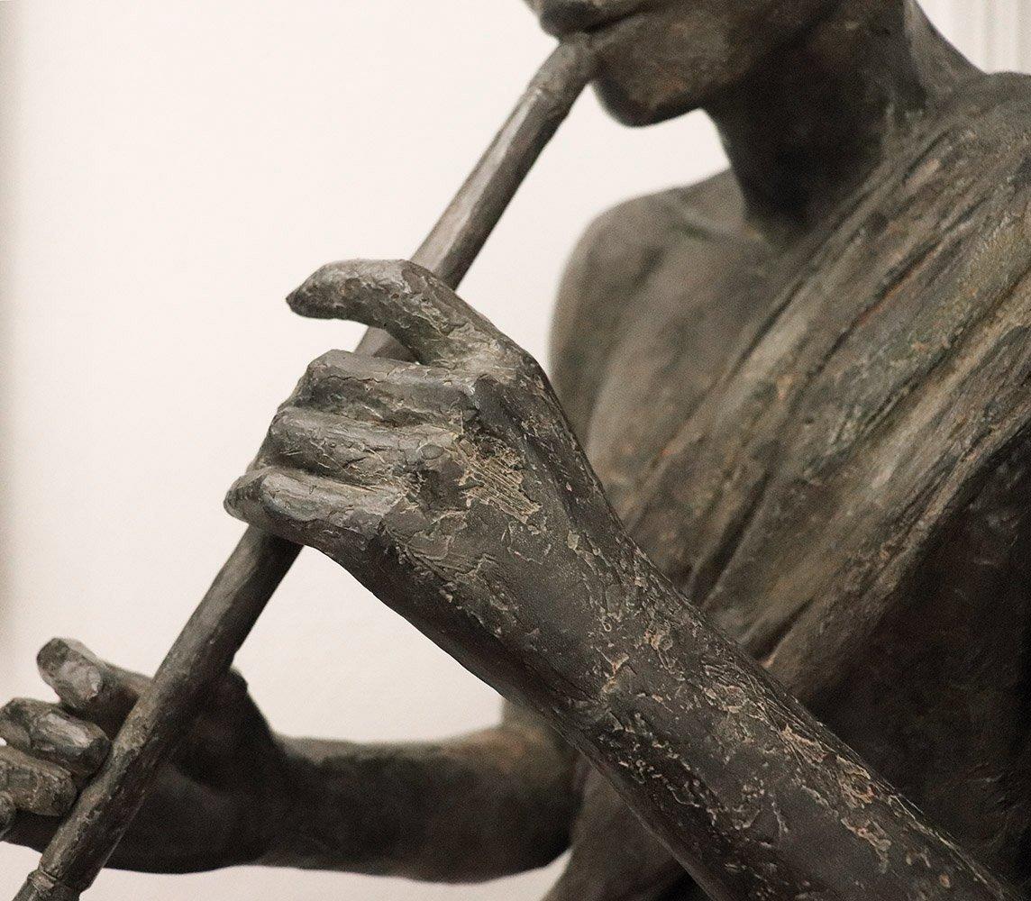 Flautista II de Marine de Soos - Escultura grande de bronce para exterior, figura humana en venta 5
