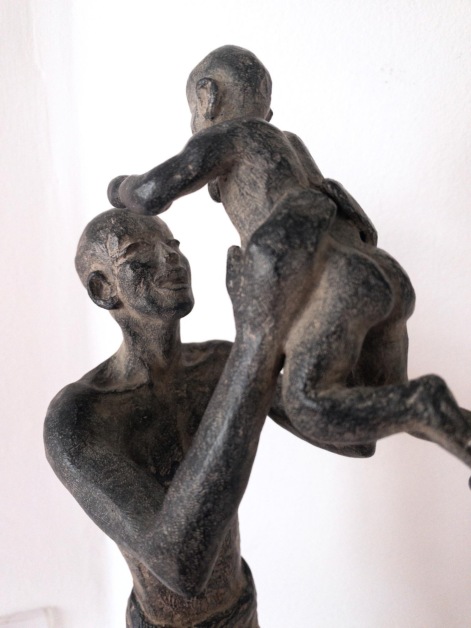 Getting Close to the Sky by Marine de Soos - Bronze sculpture, father and son For Sale 10