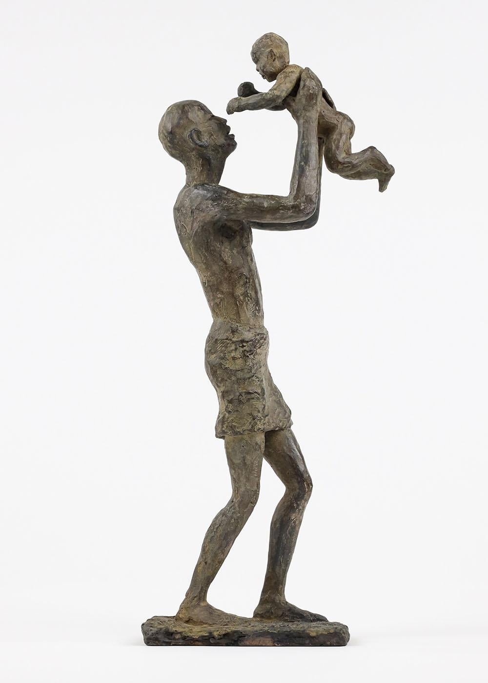 Getting Close to the Sky by Marine de Soos - Bronze sculpture, father and son For Sale 4