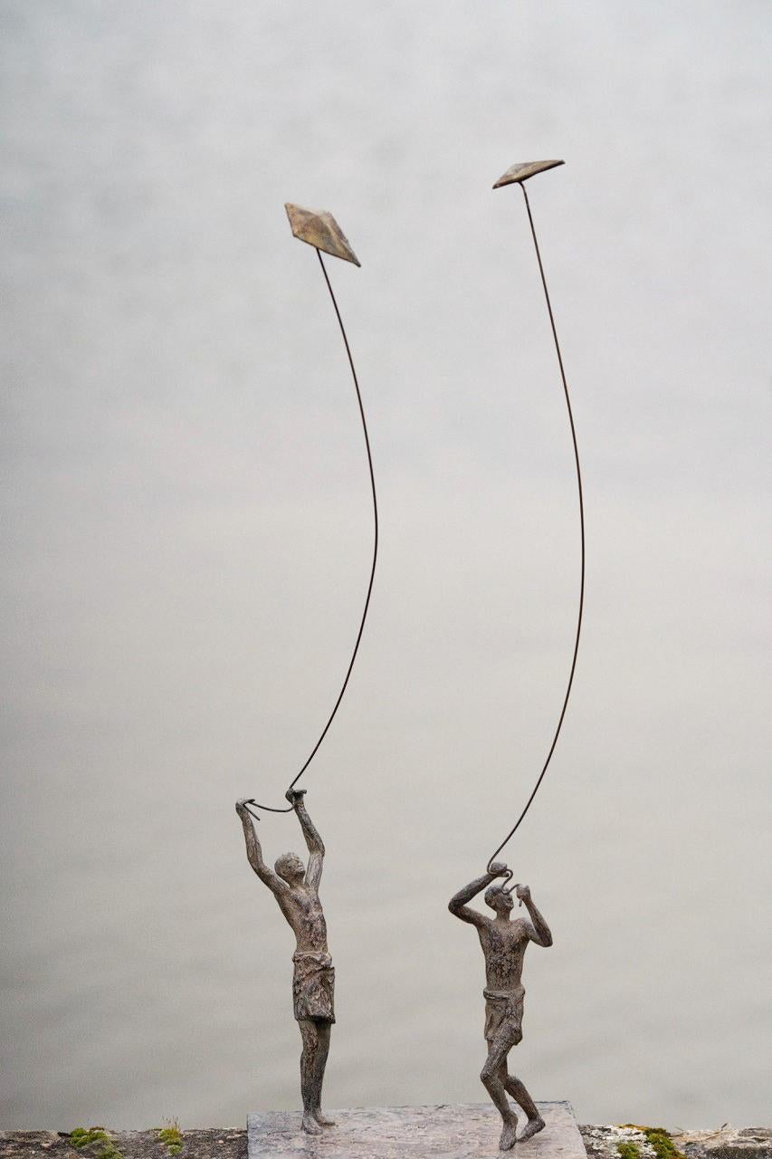 Groupe de 2 Voiles d'enfance II par Marine de Soos - Sculpture en bronze, cerf-volant, vent en vente 2