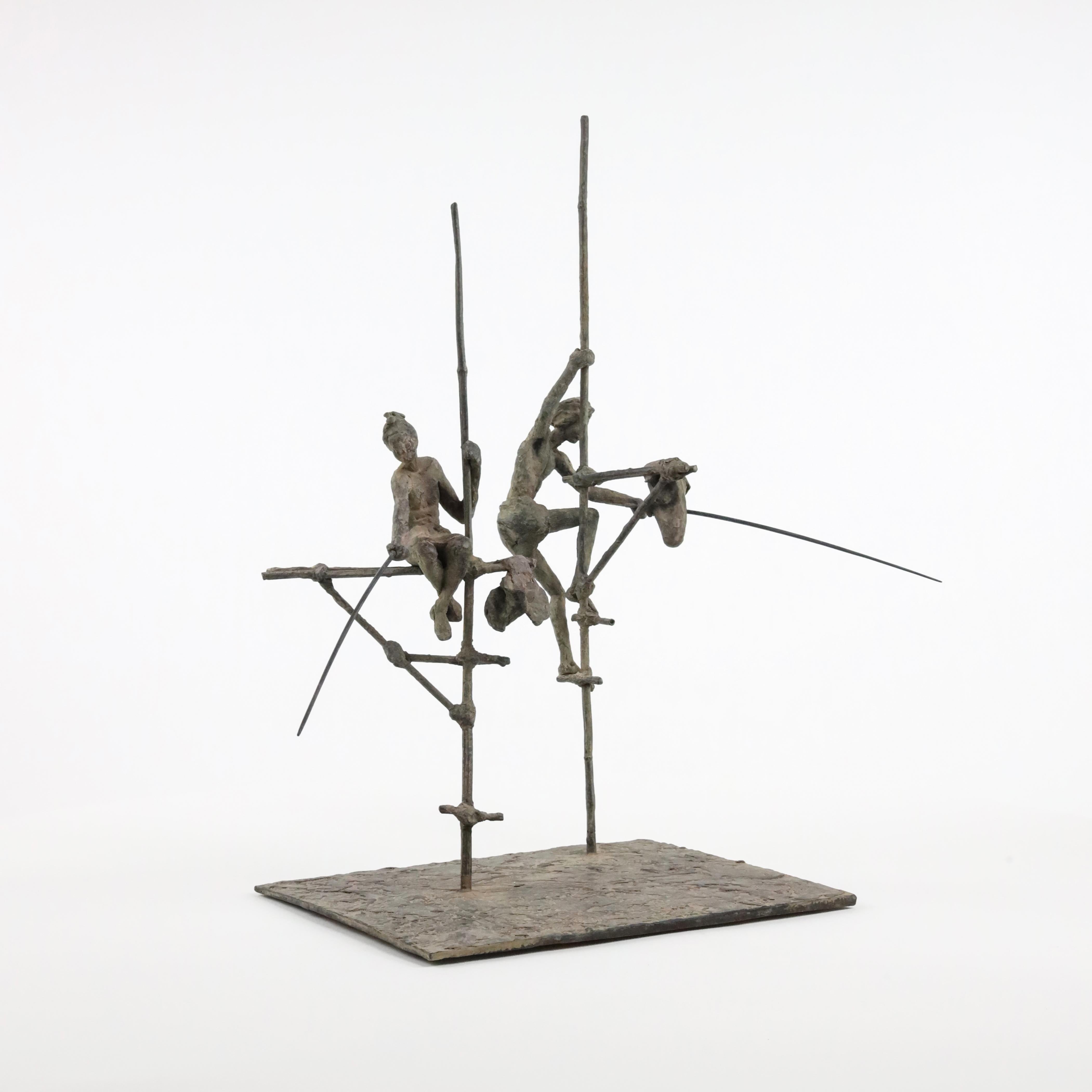 Grupo de dos pescadores sobre zancos IV de Marine de Soos - Escultura de bronce, humana en venta 5