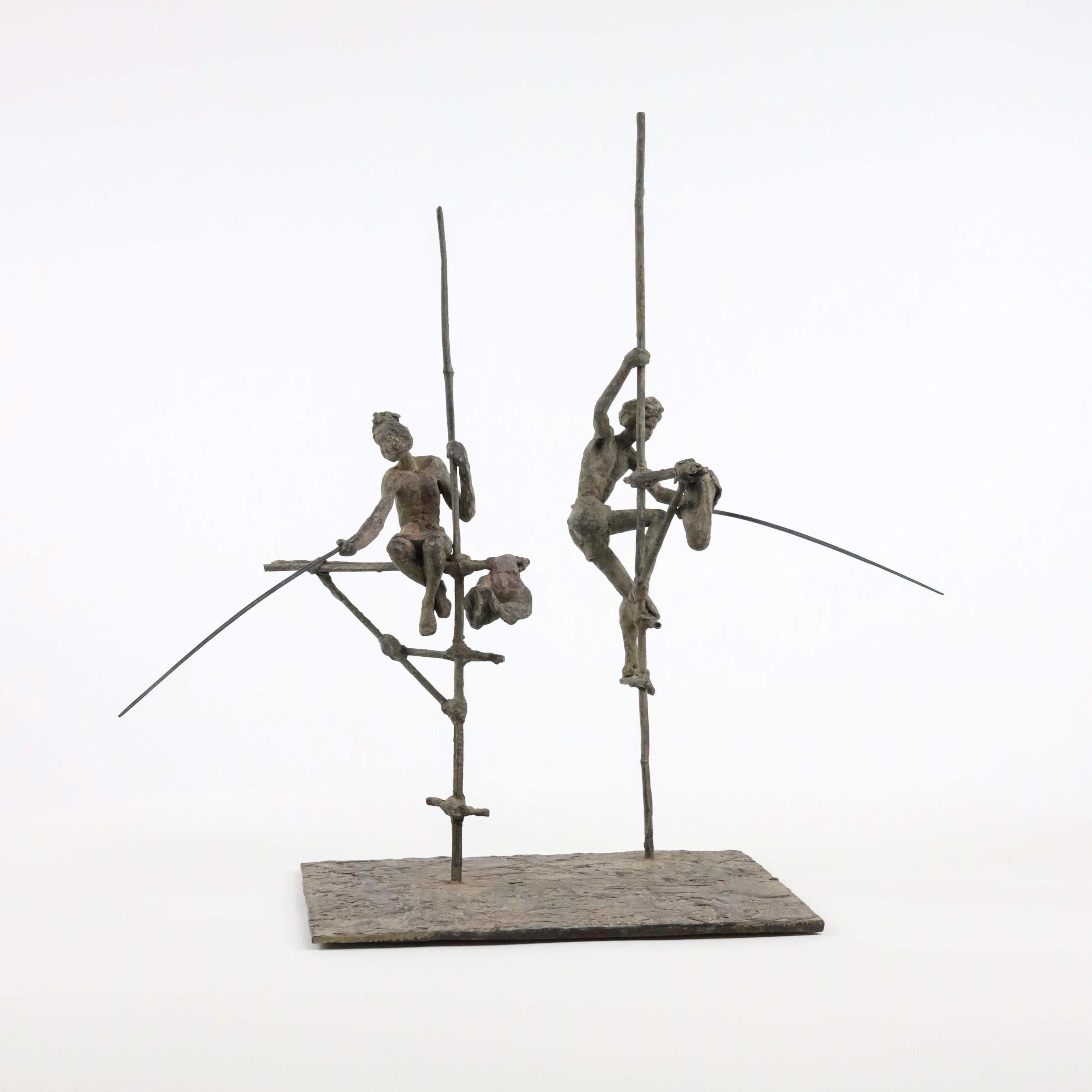 Grupo de dos pescadores sobre zancos IV de Marine de Soos - Escultura de bronce, humana en venta 8