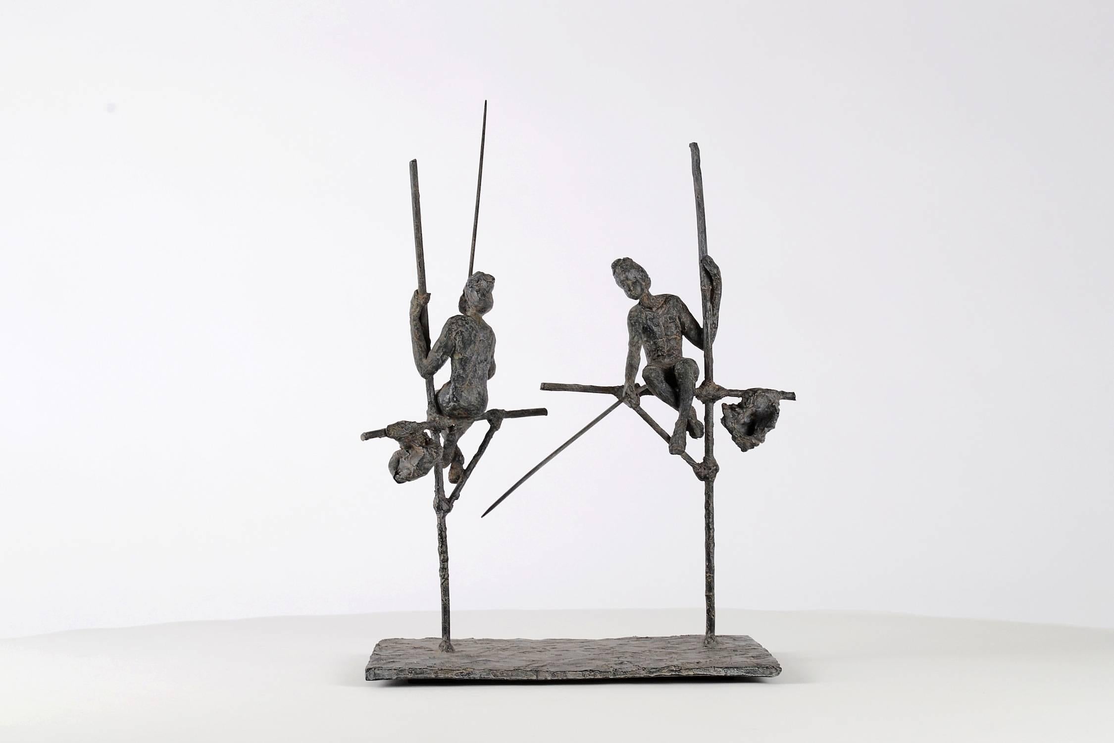 Groupe de deux pêcheurs sur échasses par M. I. One - Sculpture contemporaine en bronze en vente 1