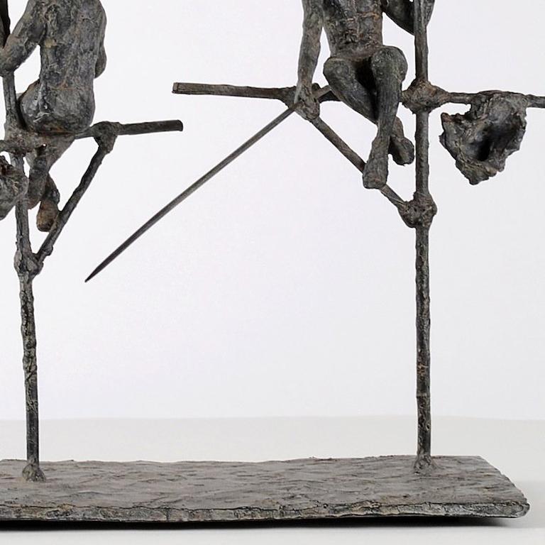 Groupe de deux pêcheurs sur échasses par M. I. One - Sculpture contemporaine en bronze en vente 3
