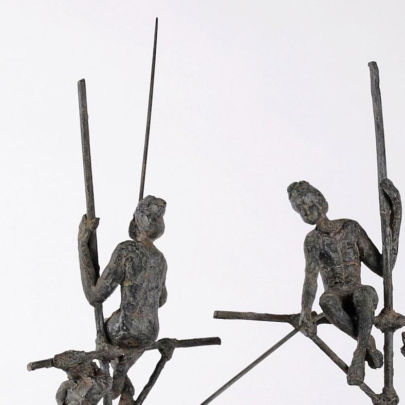Groupe de deux pêcheurs sur échasses par M. I. One - Sculpture contemporaine en bronze en vente 4