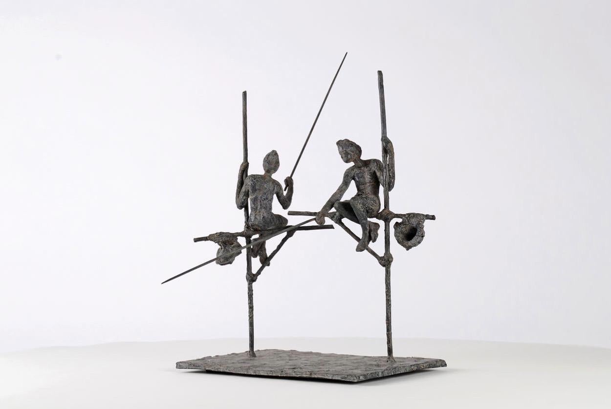 Groupe de deux pêcheurs sur échasses par M. I. One - Sculpture contemporaine en bronze en vente 7