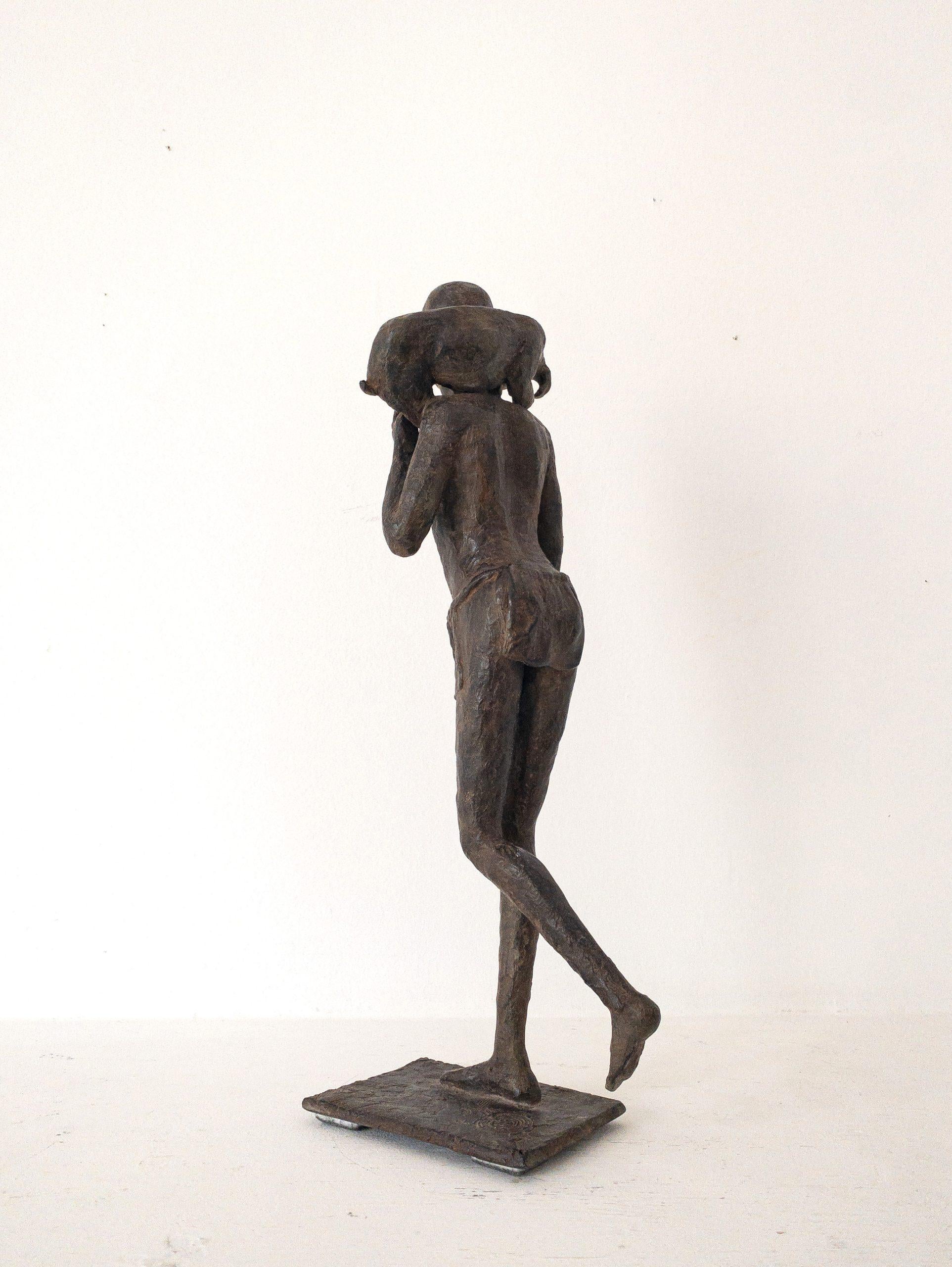 Heïdrun par Marine de Soos - Sculpture en bronze, berger avec chèvre, figuratif en vente 13