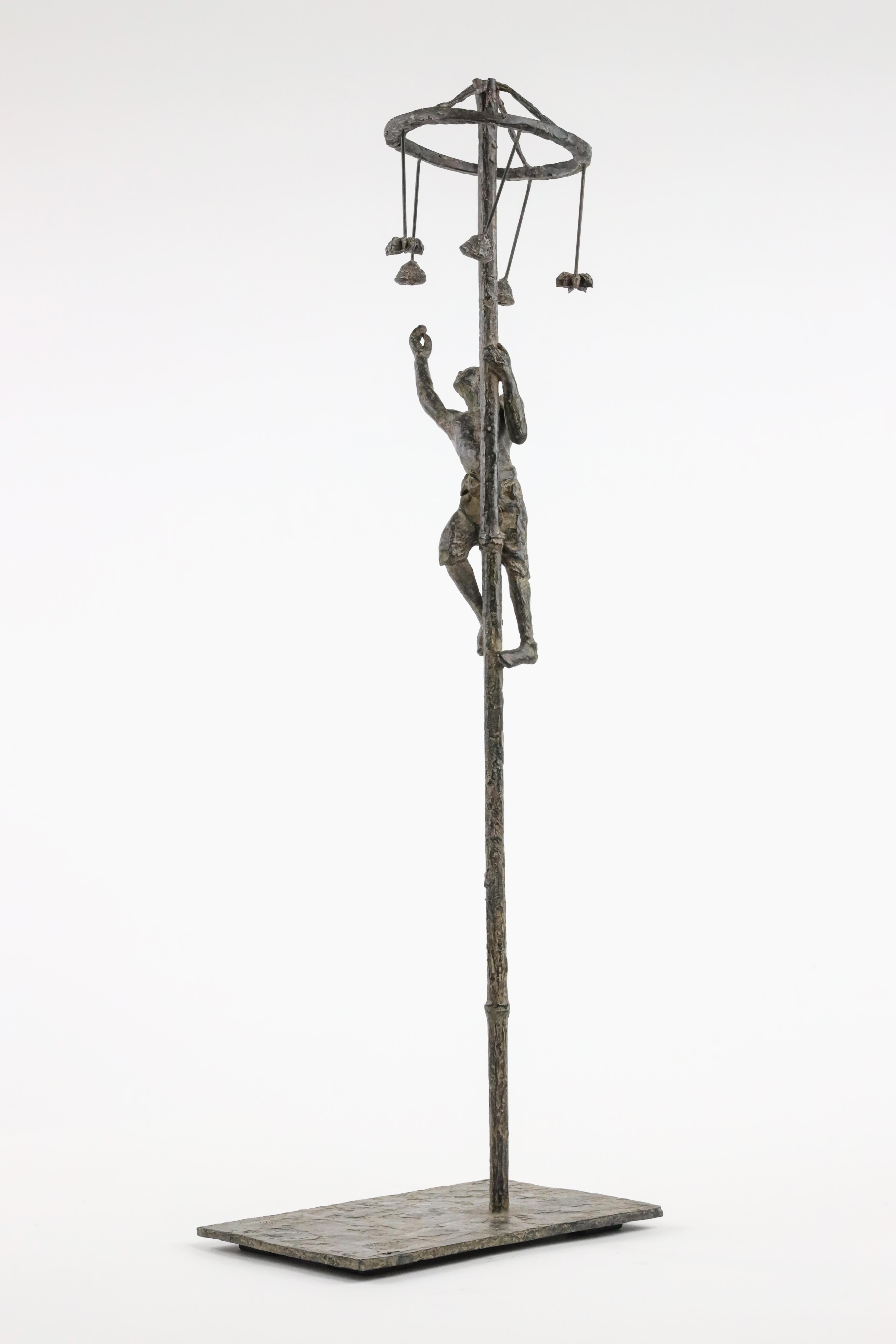 Esperanza de Marine de Soos - Escultura de bronce, figura humana, hombre, juego, tradición en venta 6