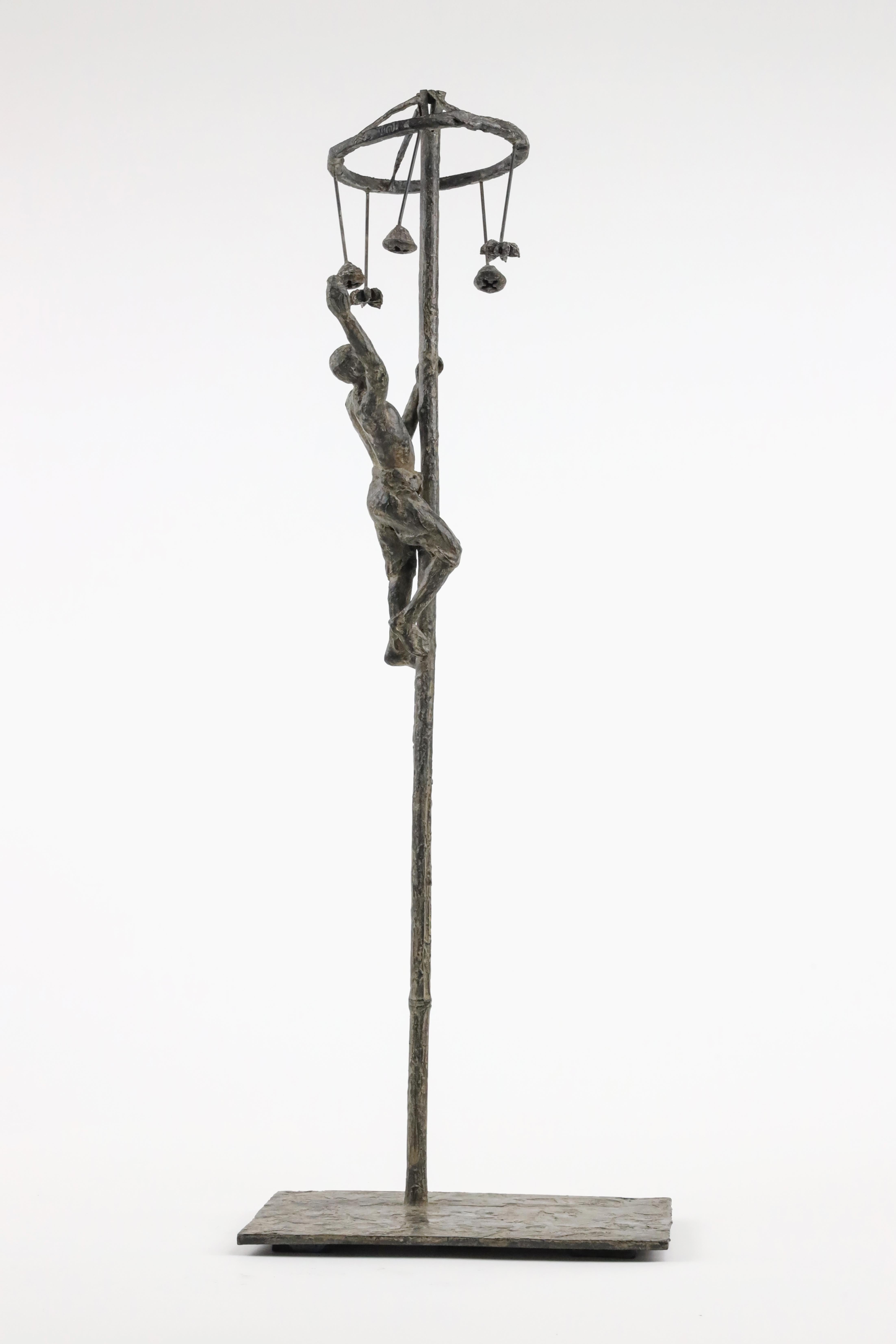 Esperanza de Marine de Soos - Escultura de bronce, figura humana, hombre, juego, tradición en venta 7