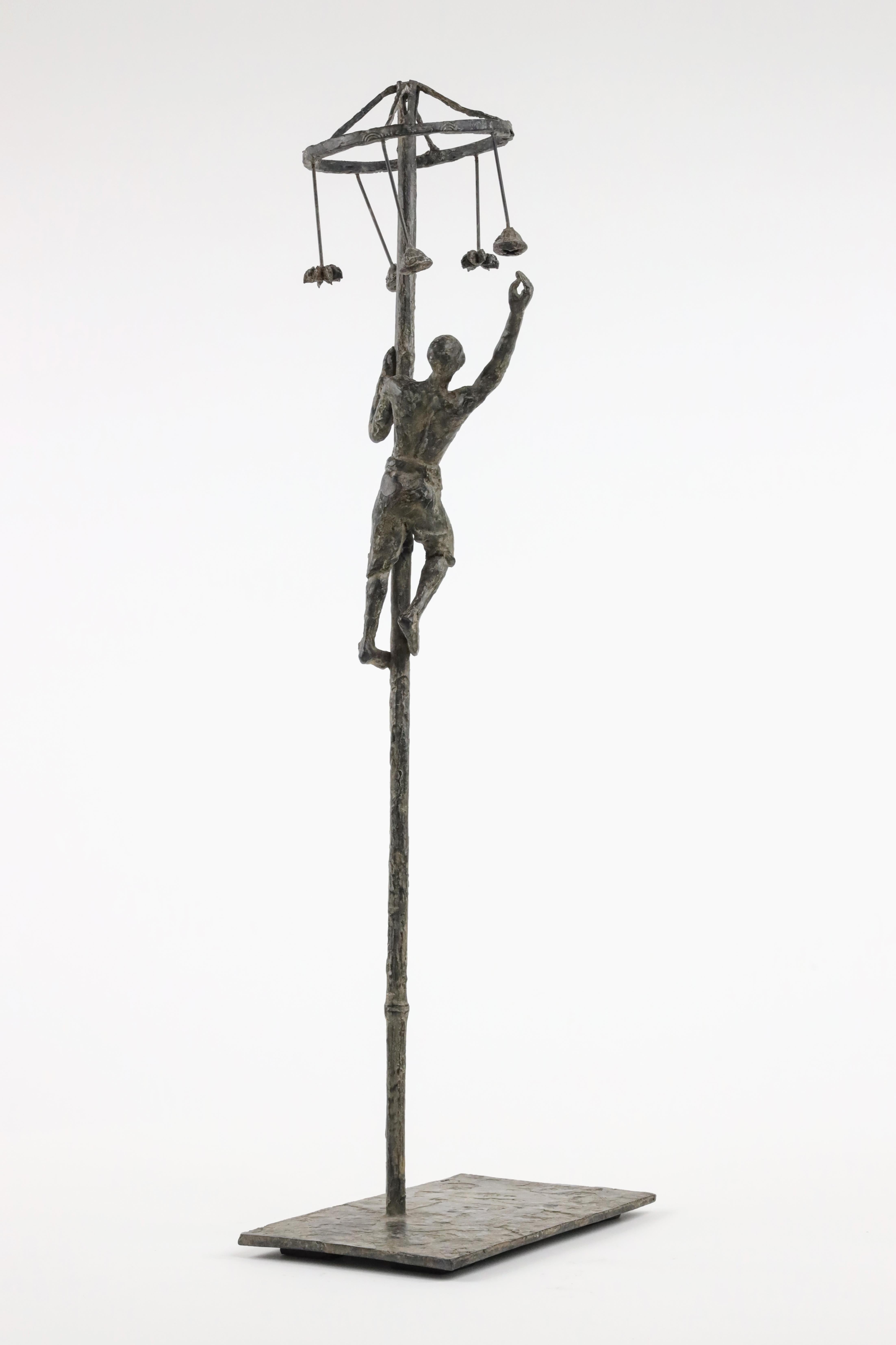 Esperanza de Marine de Soos - Escultura de bronce, figura humana, hombre, juego, tradición en venta 8
