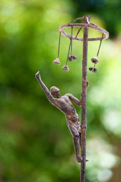 Hope di Marine de Soos - Scultura in bronzo, figura umana, uomo, gioco, tradizione