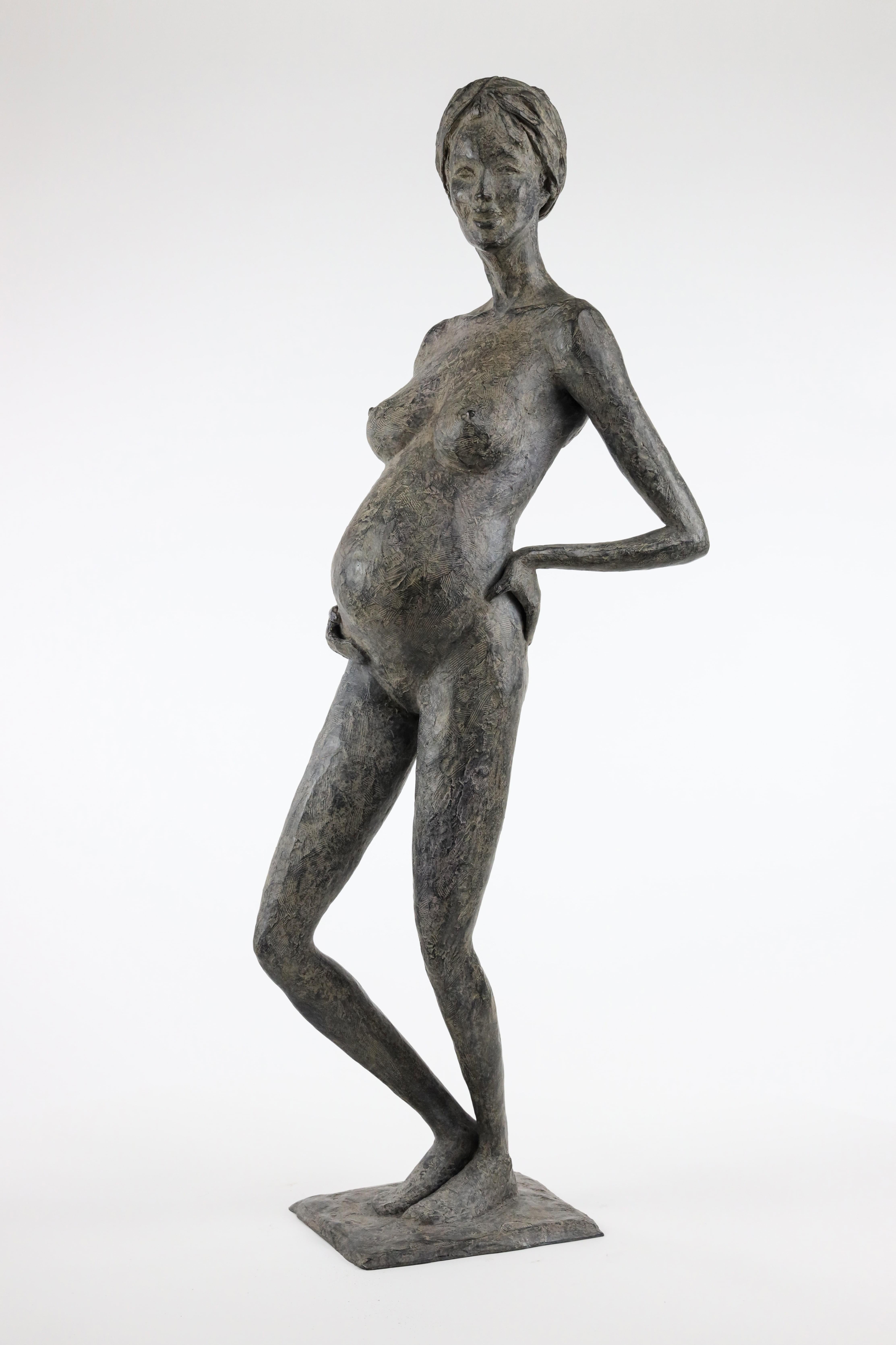 In Majesty di Marine de Soos - Scultura in bronzo di una donna incinta, la maternità in vendita 9