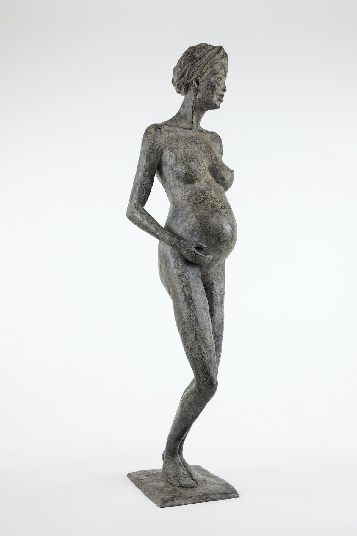 In Majesty di Marine de Soos - Scultura in bronzo di una donna incinta, la maternità in vendita 2