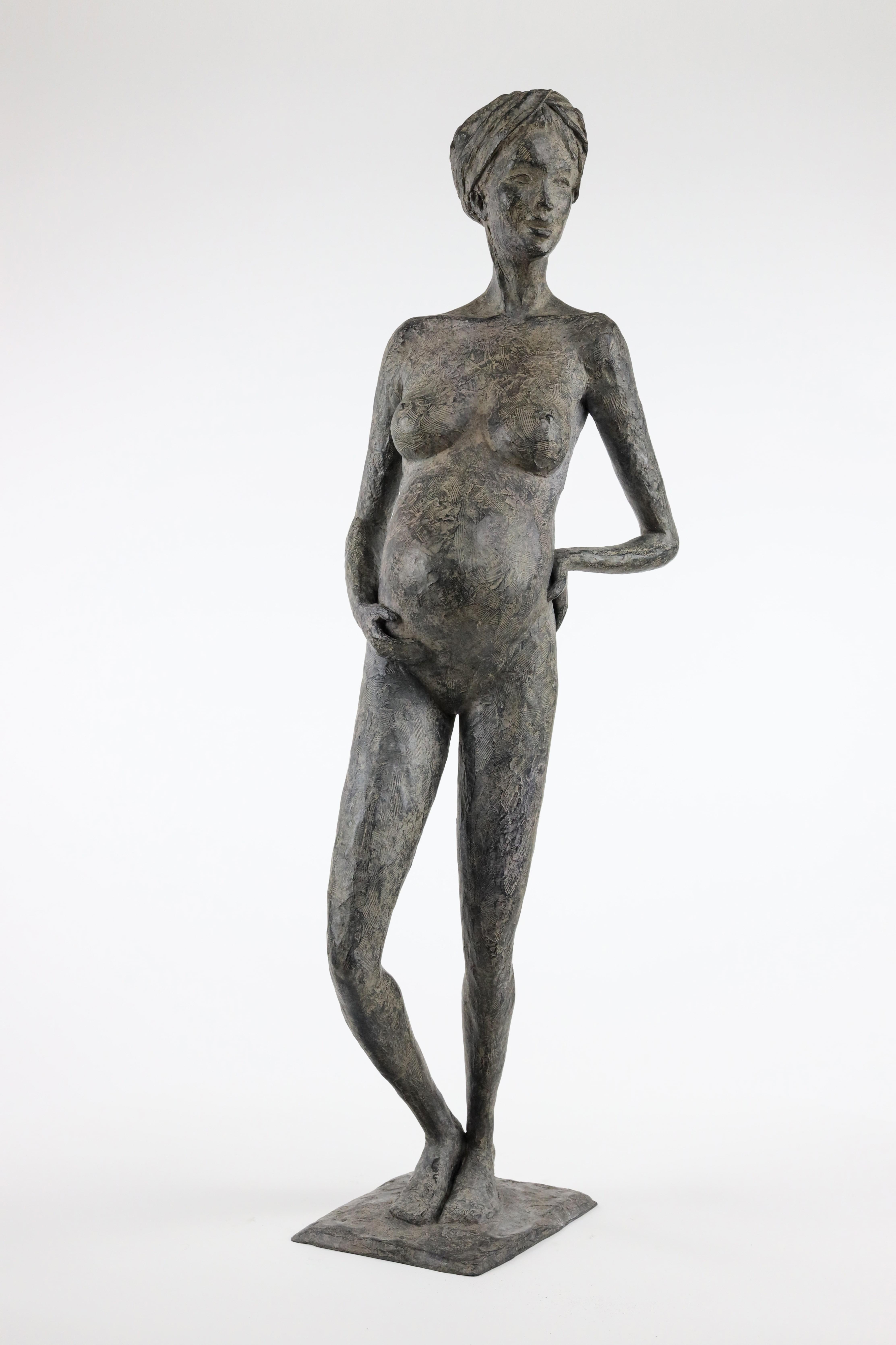 In Majesty di Marine de Soos - Scultura in bronzo di una donna incinta, la maternità in vendita 8