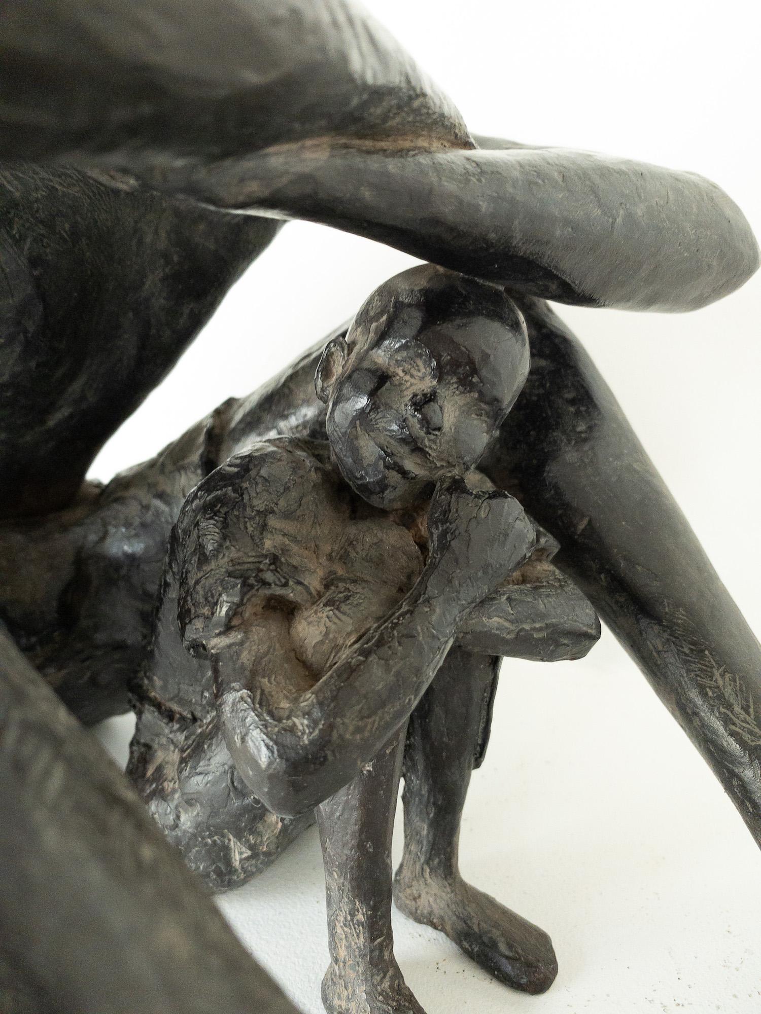 In the shadow of being loved von Marine de Soos - Contemporary bronze sculpture im Angebot 7