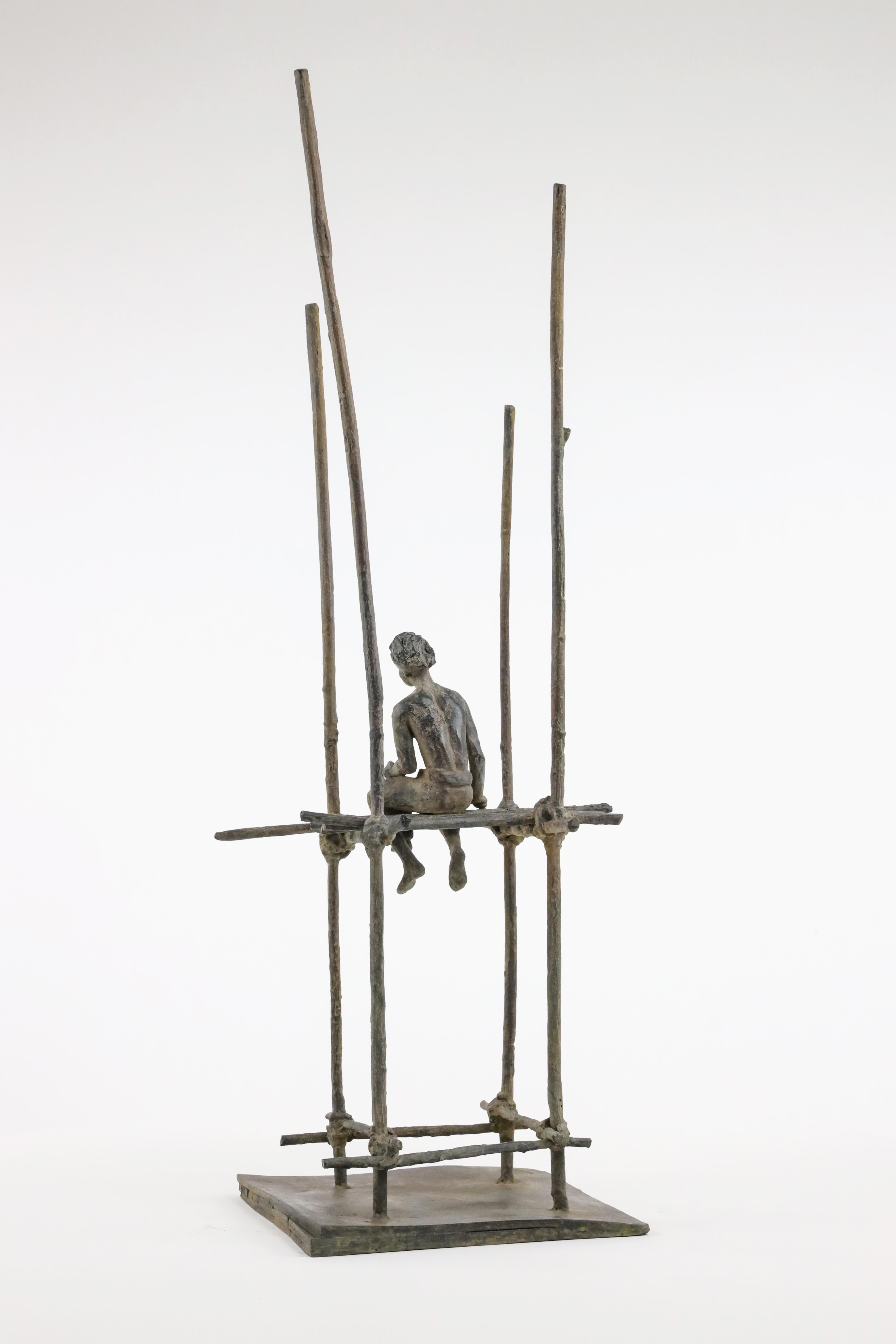 Le cantique des pilotes de M. de Soos - Sculpture figurative en bronze, tons sombres en vente 7