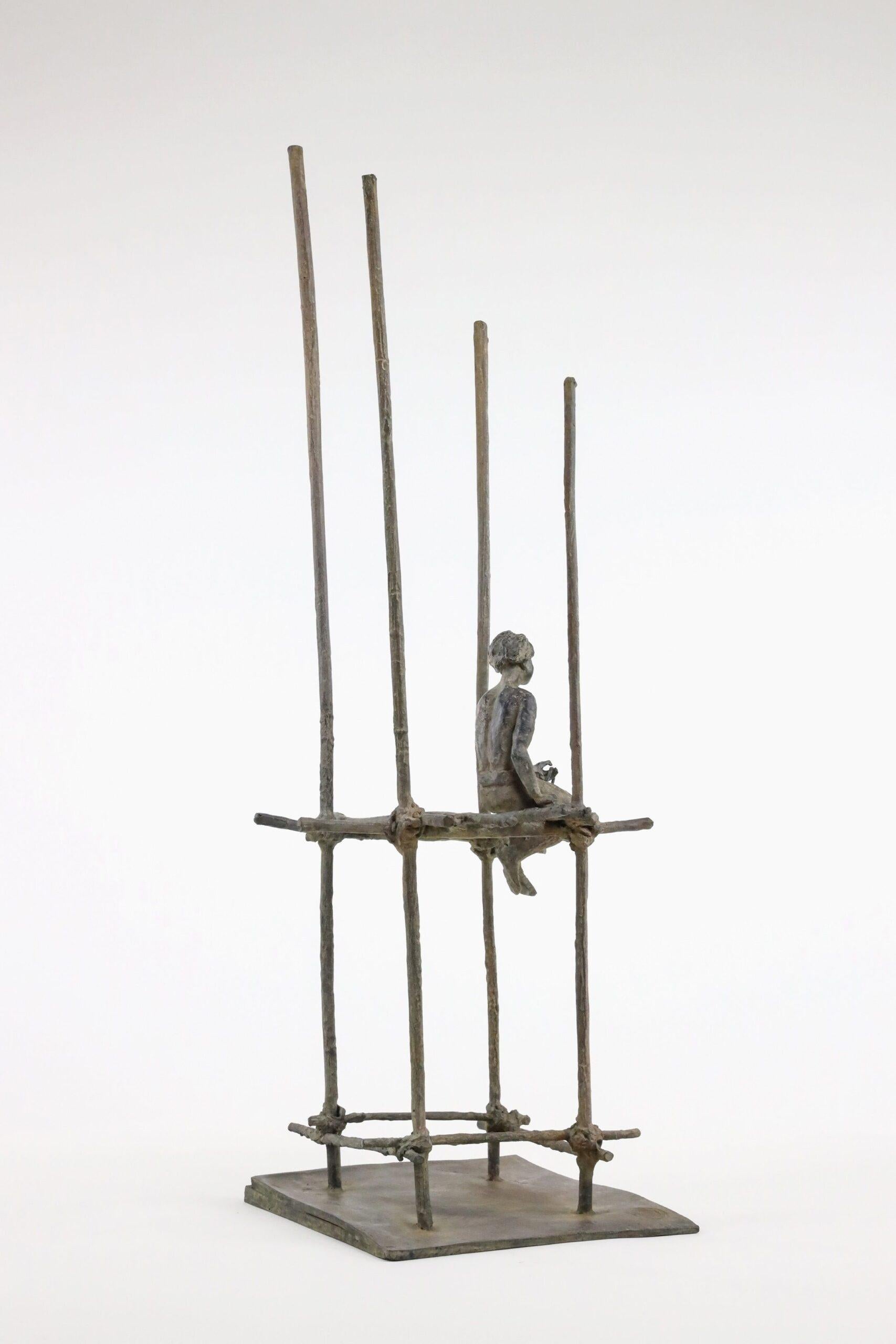 Le cantique des pilotes de M. de Soos - Sculpture figurative en bronze, tons sombres - Or Nude Sculpture par Marine de Soos