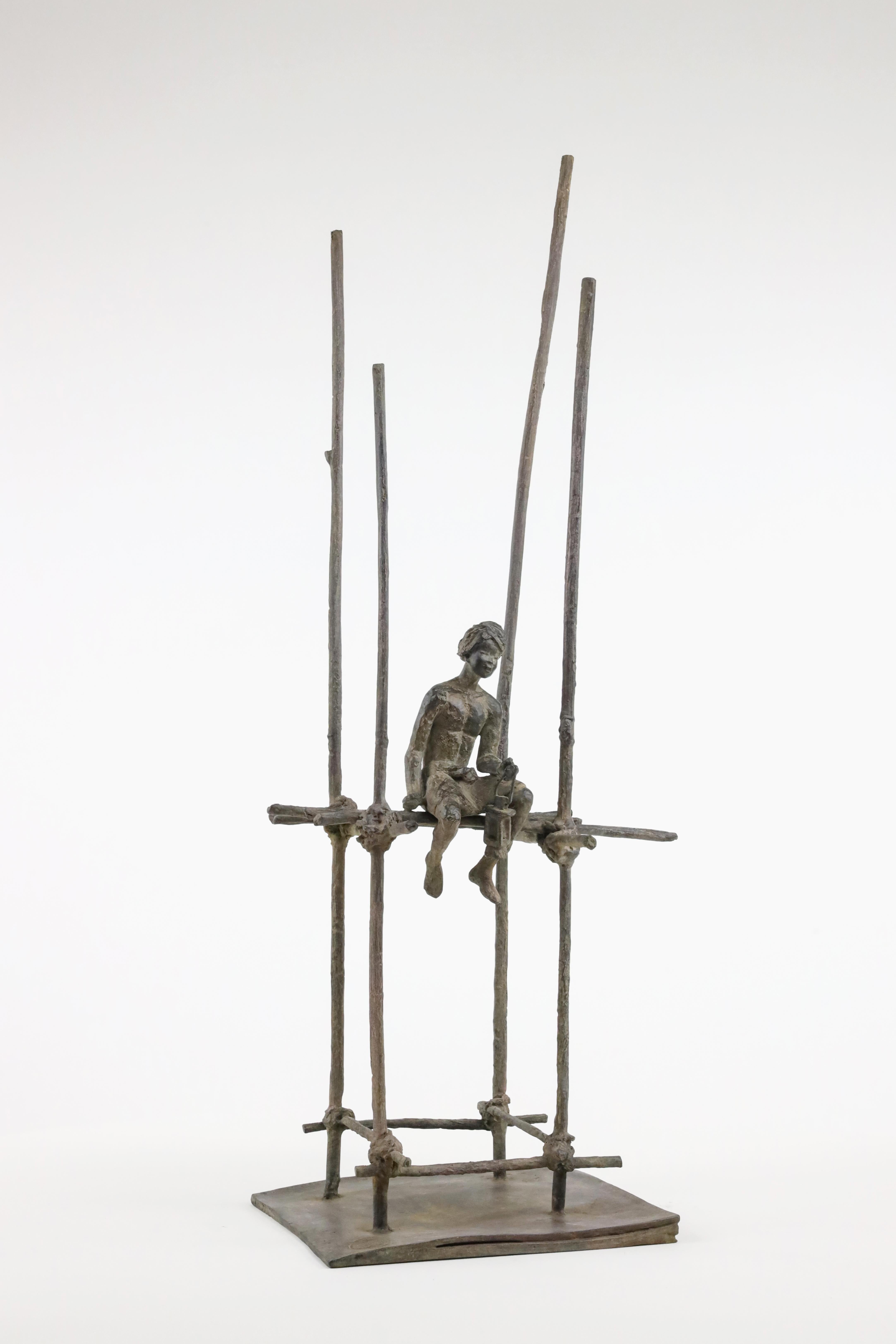 Le cantique des pilotes de M. de Soos - Sculpture figurative en bronze, tons sombres en vente 5