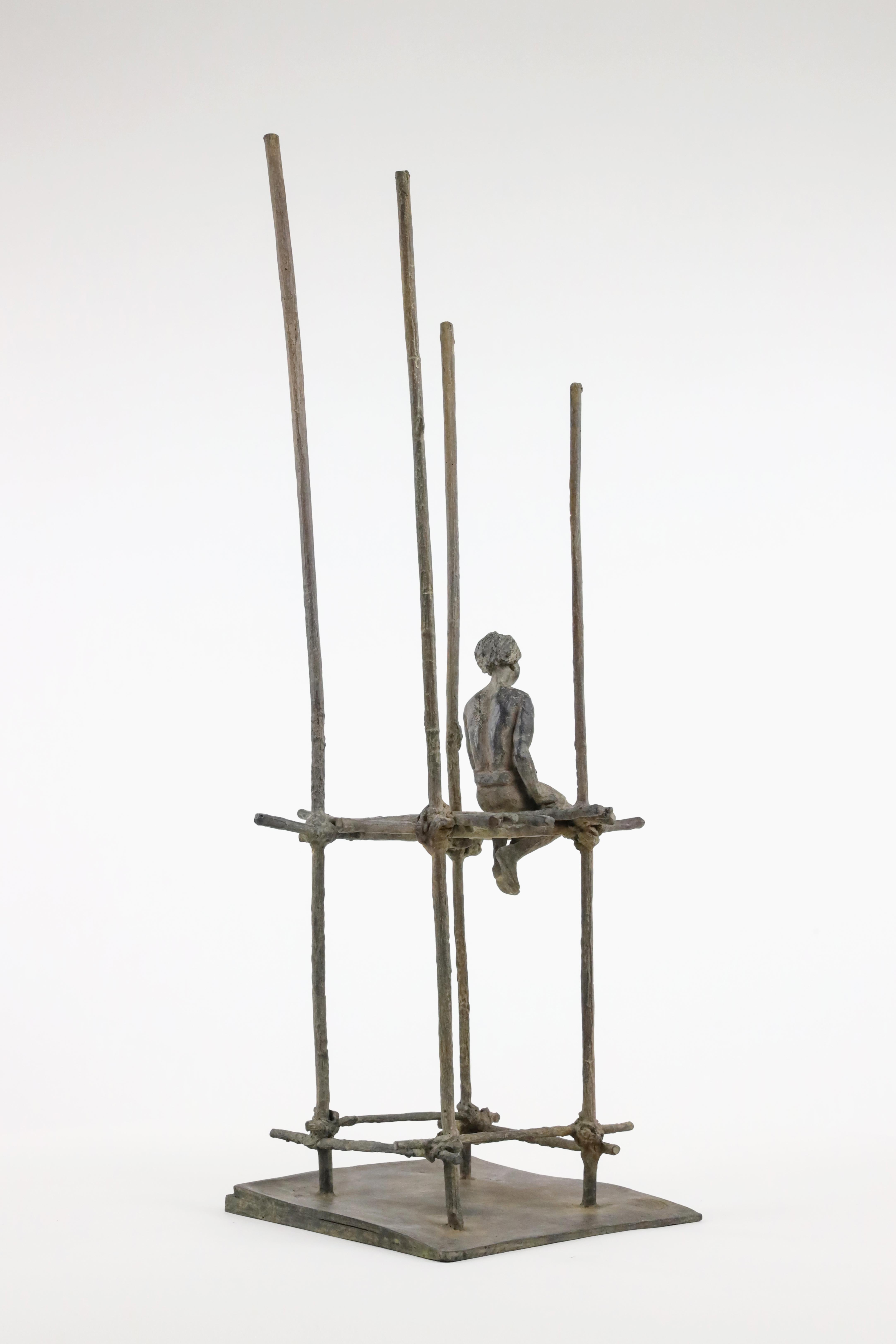 Le cantique des pilotes de M. de Soos - Sculpture figurative en bronze, tons sombres en vente 6