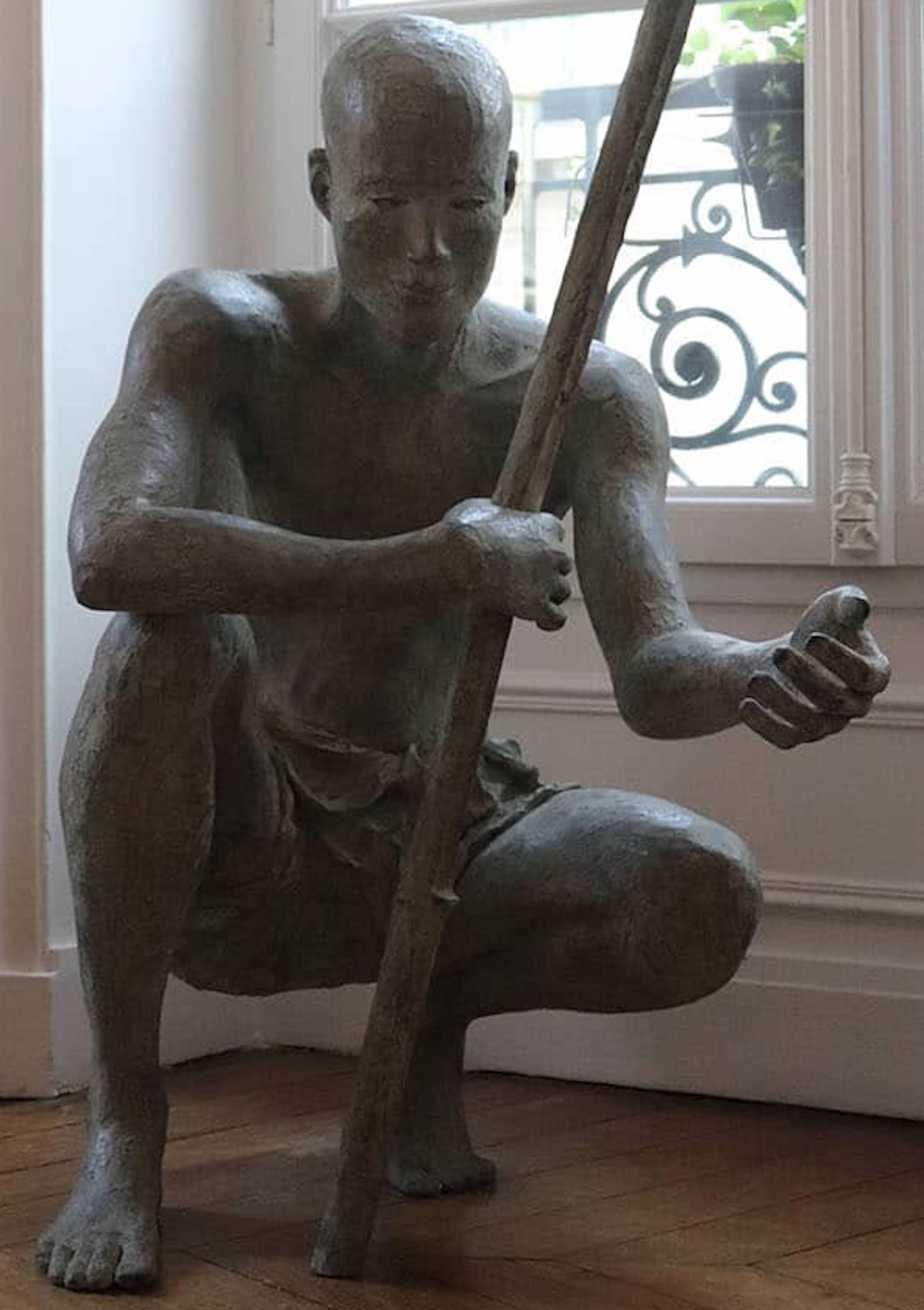 Palabres by Marine de Soos - Large bronze sculpture, human figure, man, stick For Sale 4
