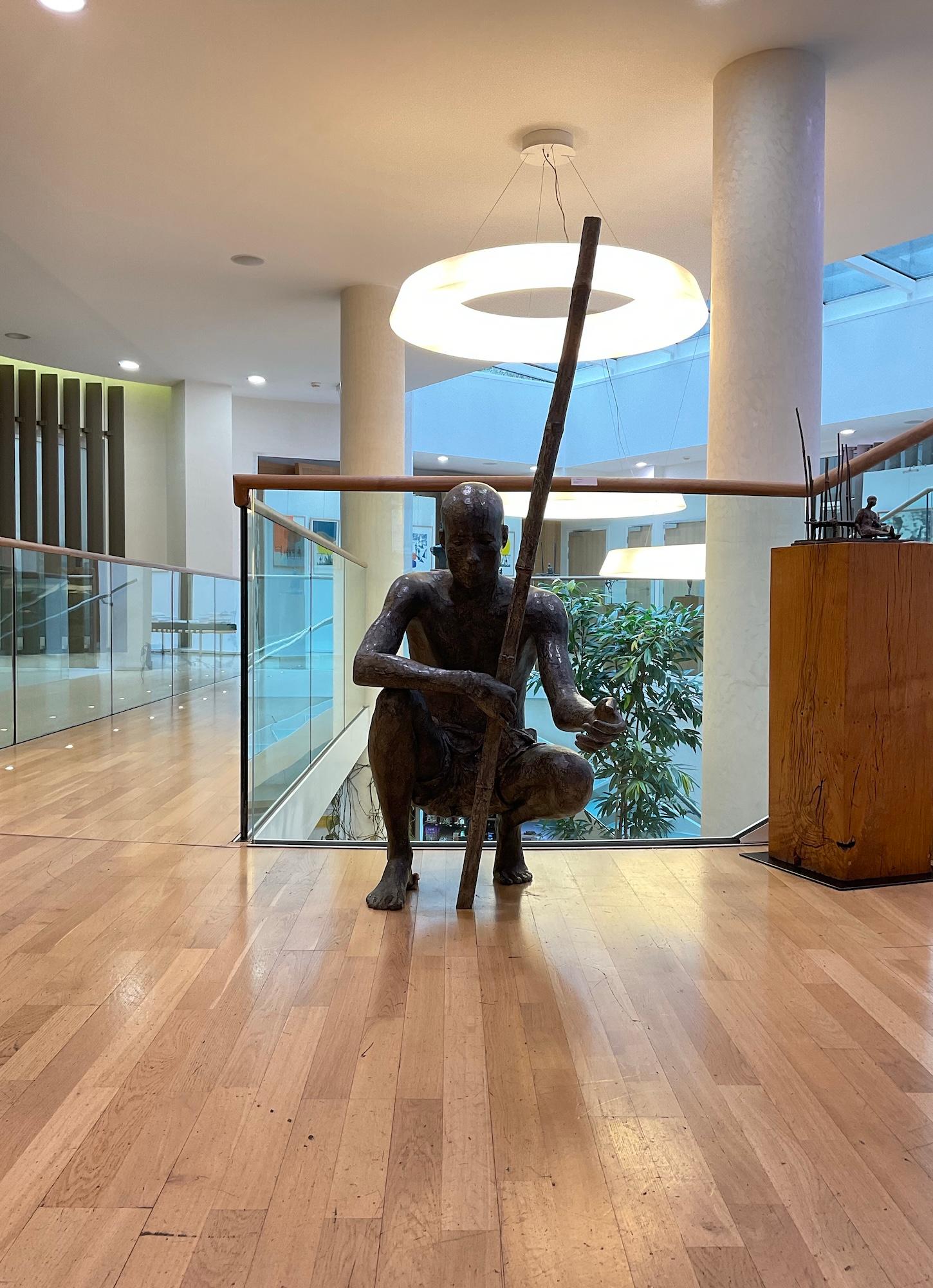 Palabres de Marine de Soos - Grande sculpture en bronze, figure humaine, homme, nu en vente 4