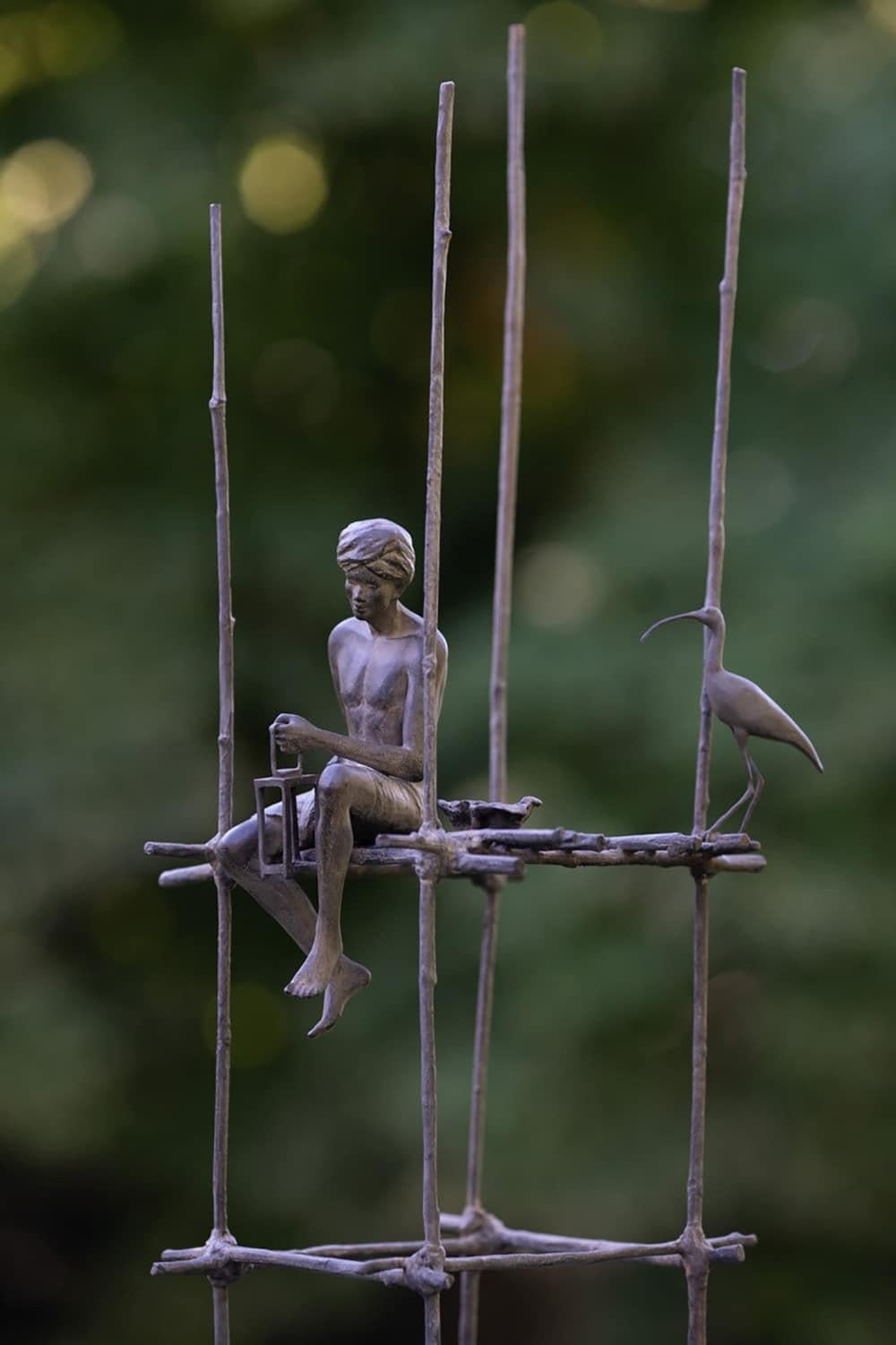 Il cantico dei trampoli (con ibis) di Marine de Soos - Scultura in bronzo in vendita 1