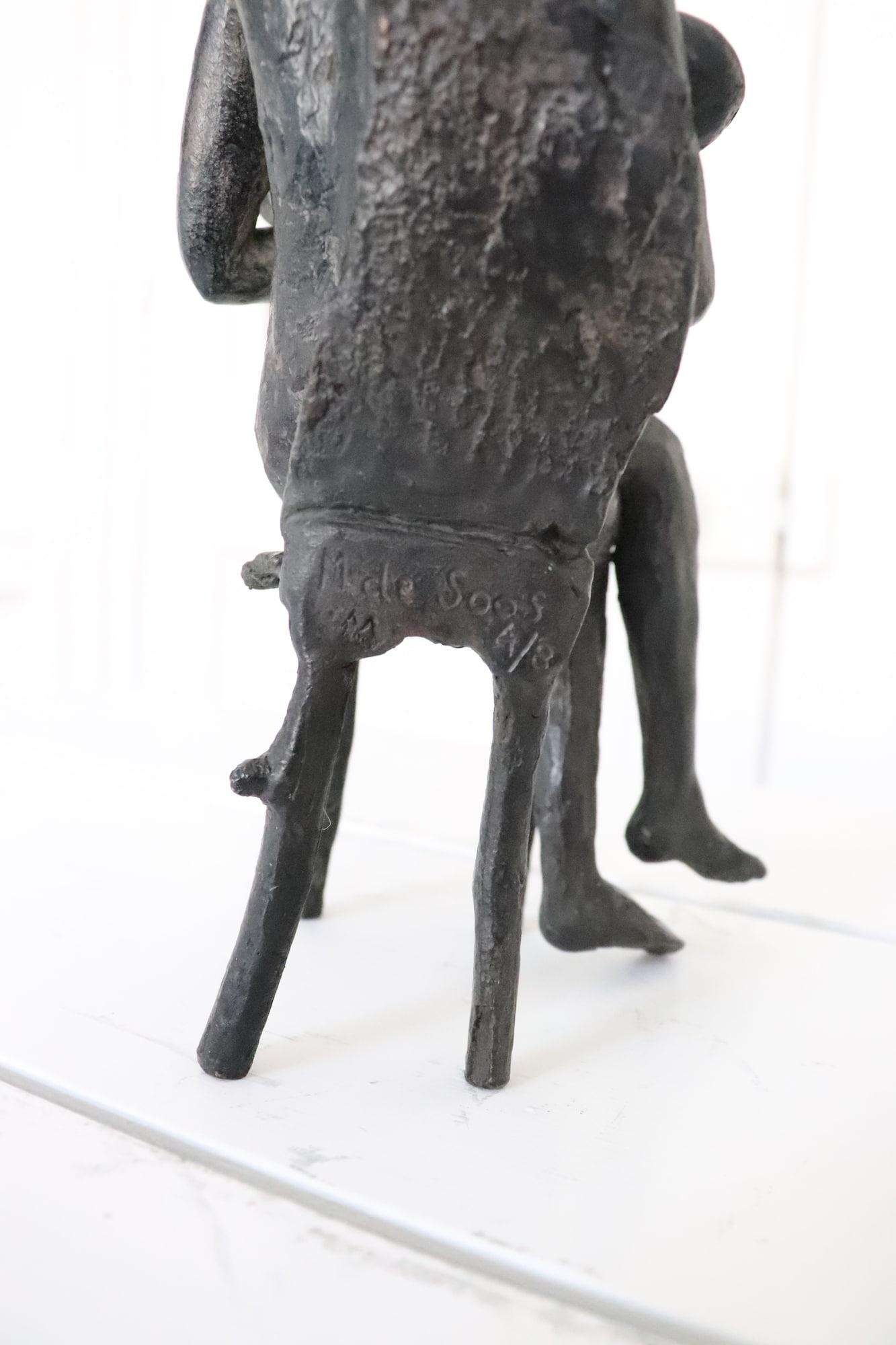 The Early Morning di Marine de Soos - Scultura in bronzo, madre e figlio, famiglia in vendita 3