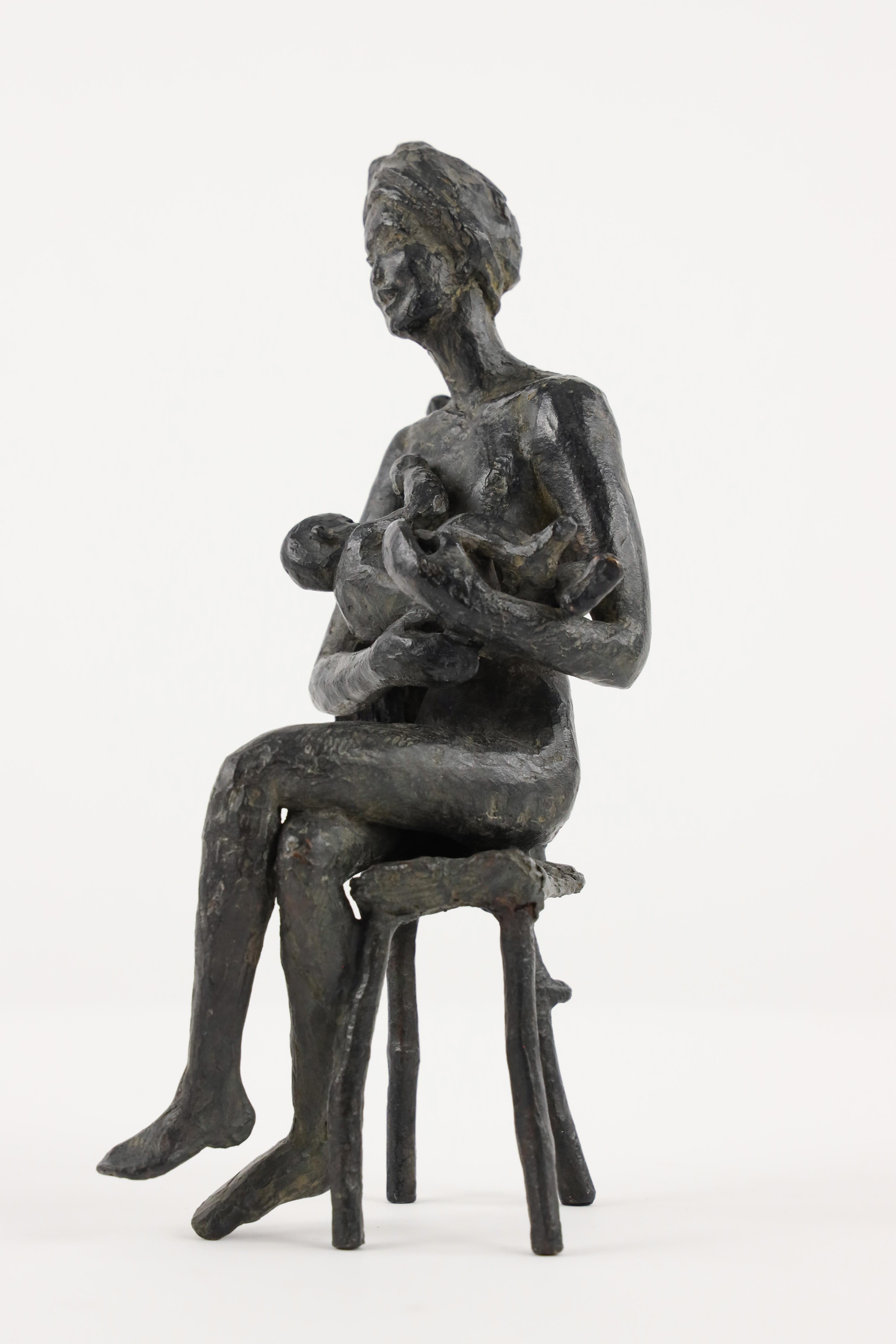 The Early Morning di Marine de Soos - Scultura in bronzo, madre e figlio, famiglia in vendita 5