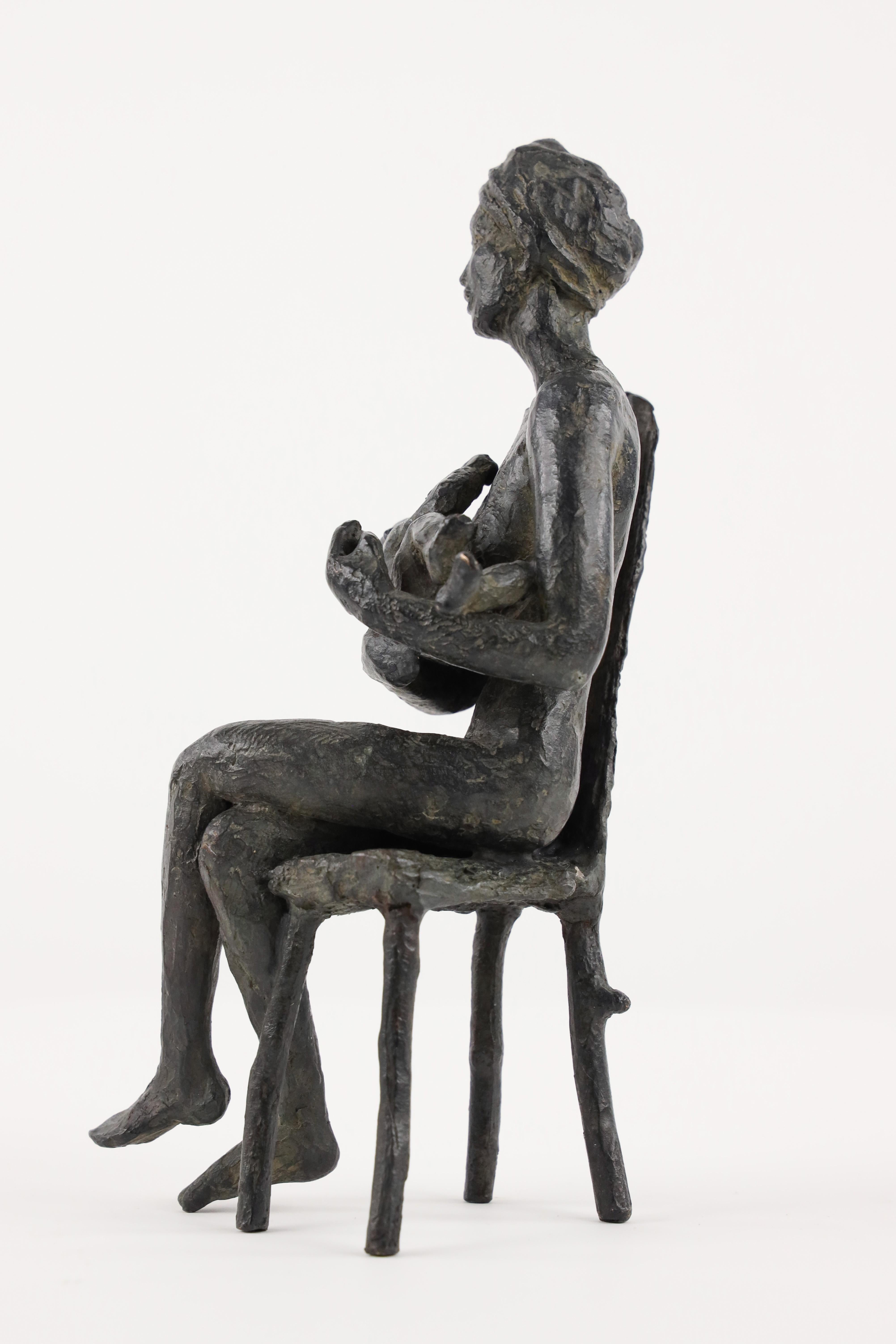 The Early Morning di Marine de Soos - Scultura in bronzo, madre e figlio, famiglia in vendita 6