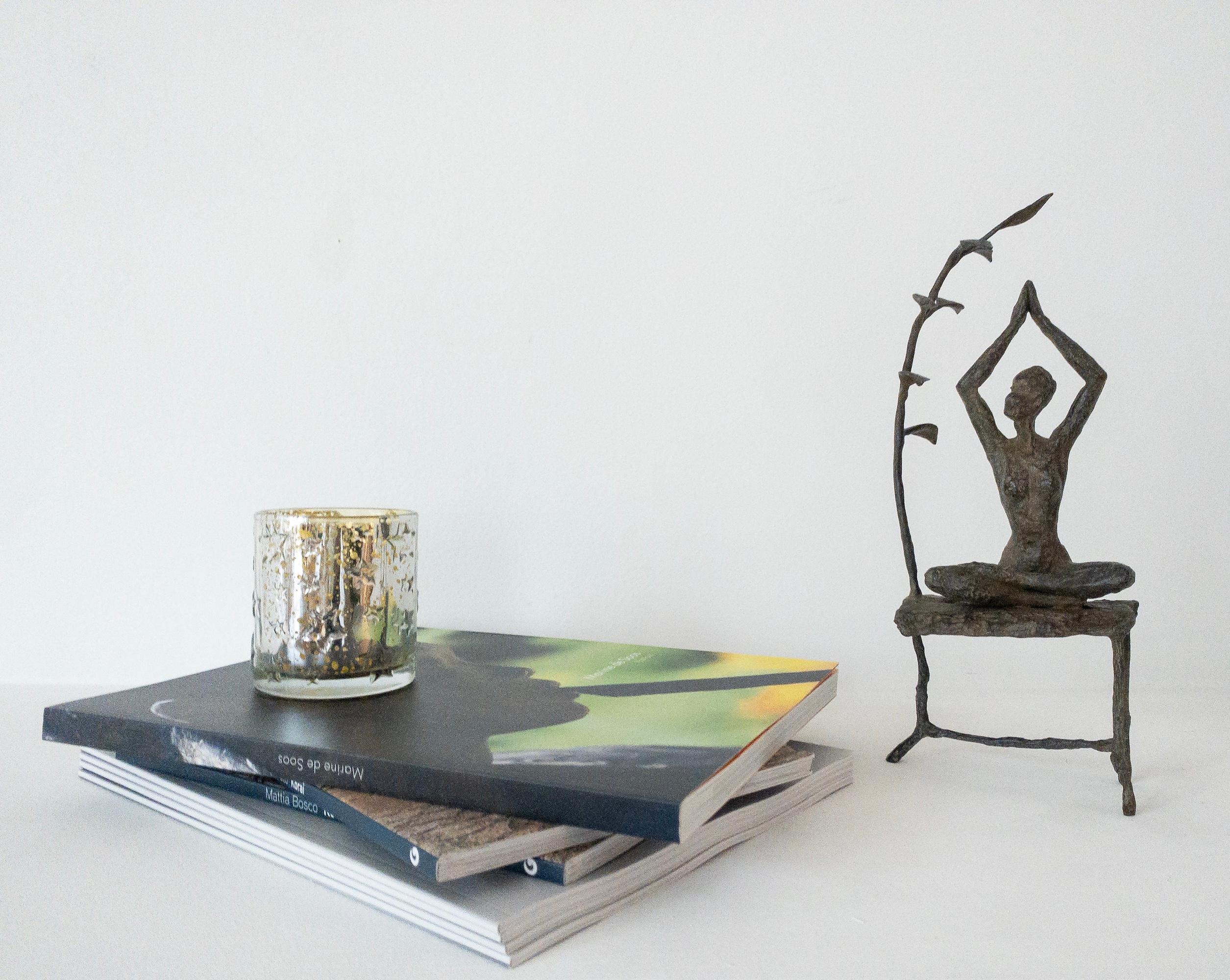 The meditation garden II von Marine de Soos - Zeitgenössische Bronzeskulptur im Angebot 6