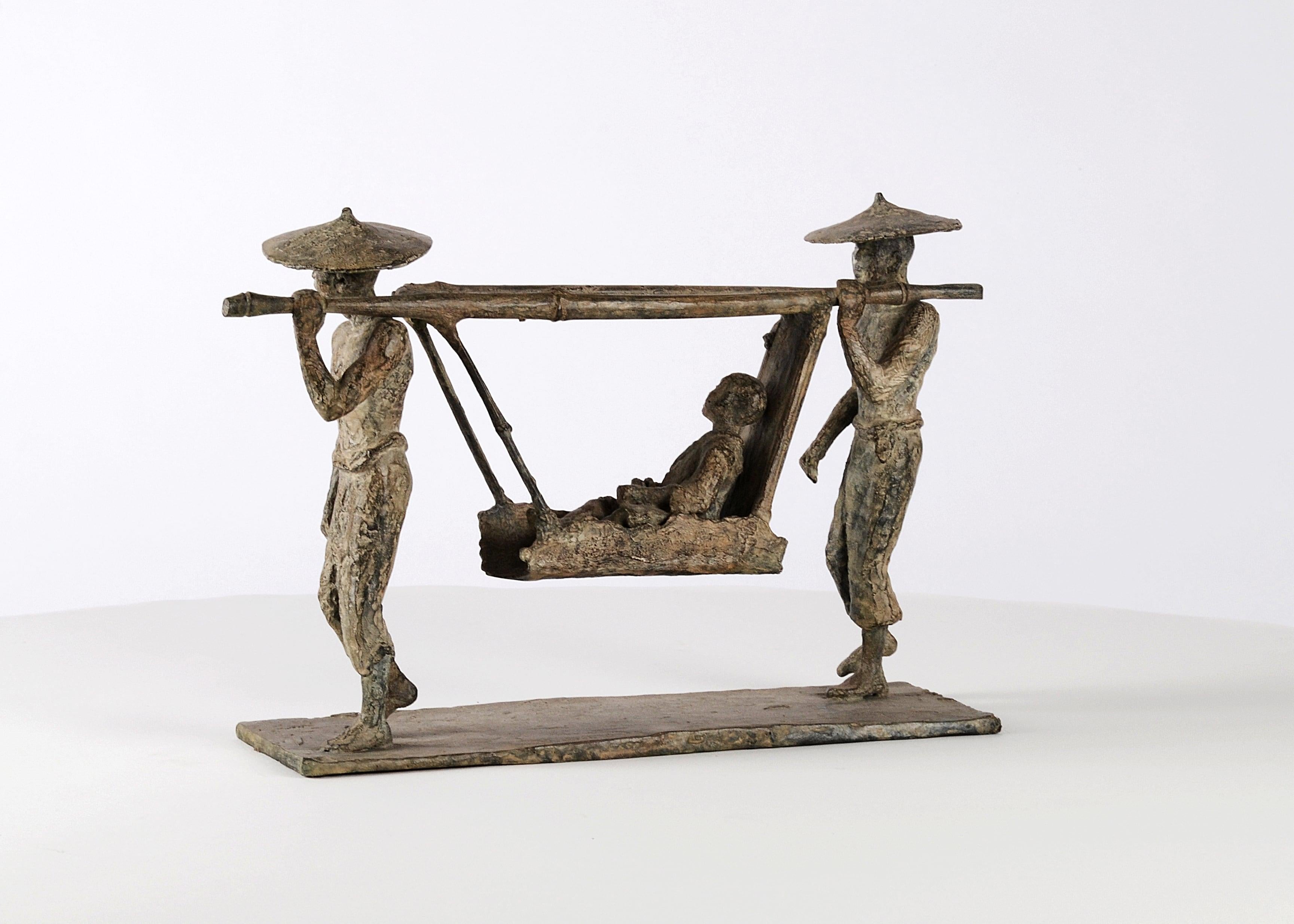 The Sedan Chair by Marine de Soos - Bronze sculpture, human figures For Sale 5