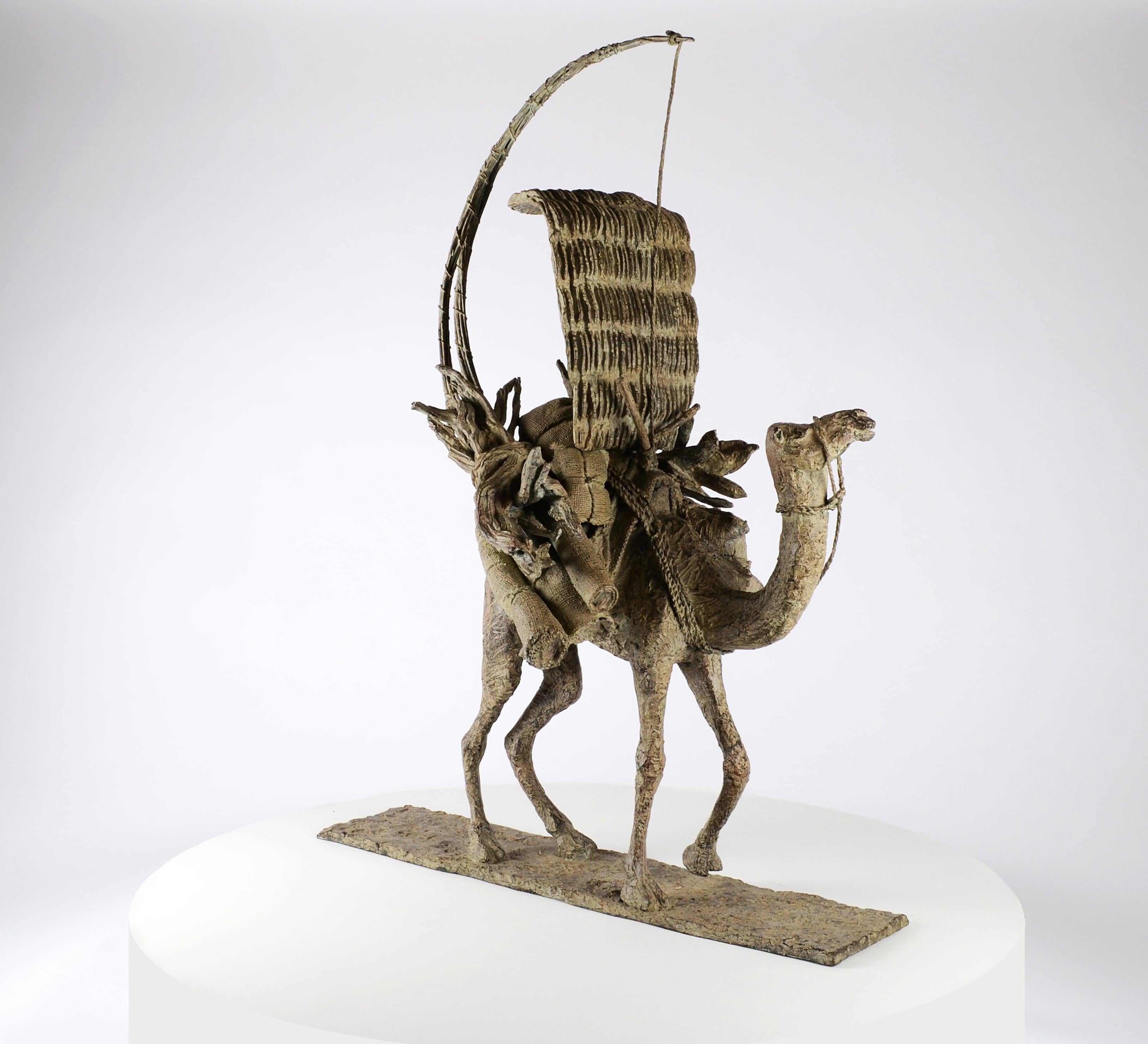 Das Gefäß der Wüste von M. de Soos  Tier-Bronze-Skulptur eines Kamels (Zeitgenössisch), Sculpture, von Marine de Soos