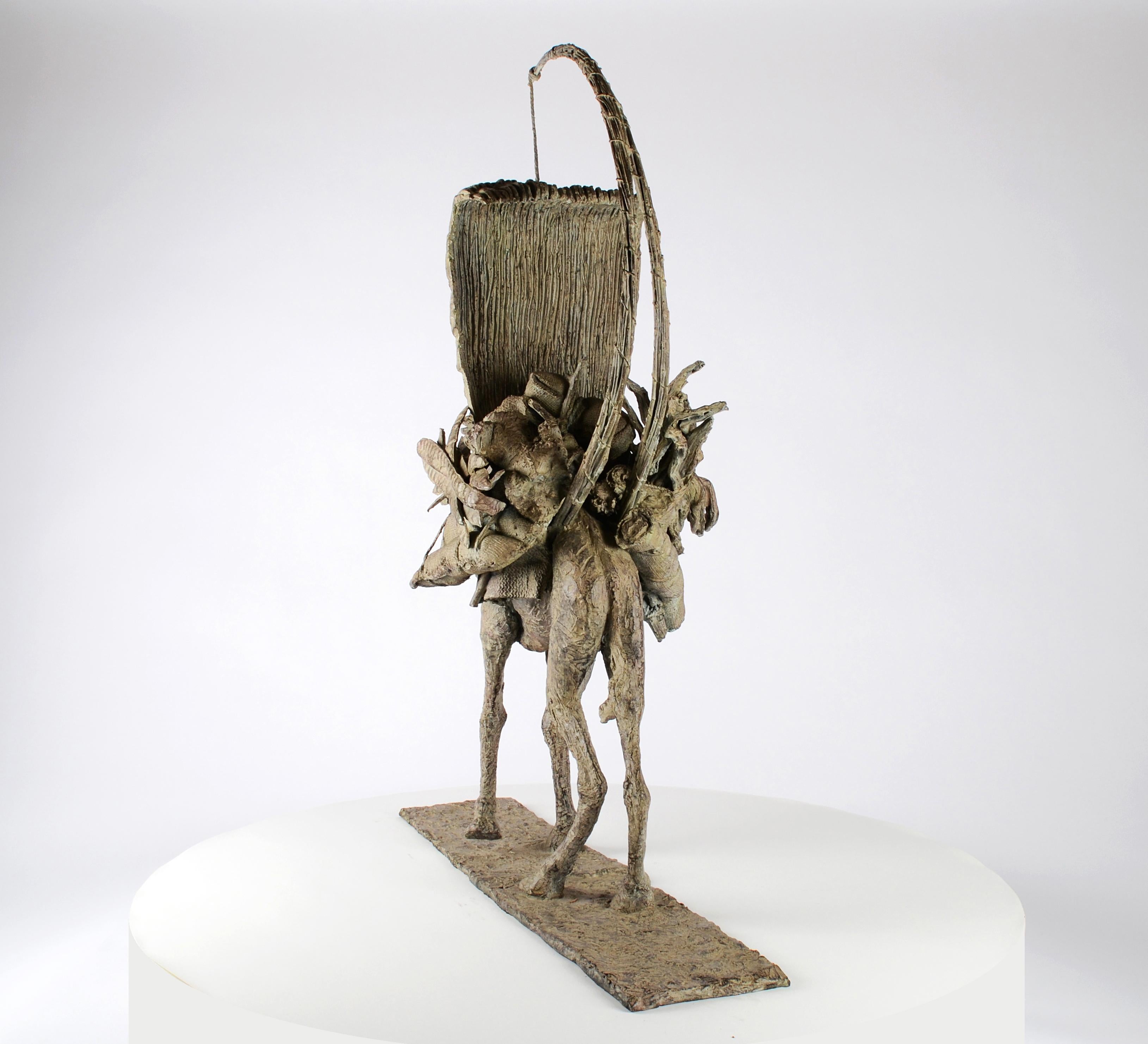 Il vascello del deserto di M. de Soos -  Scultura animale in bronzo di un cammello in vendita 1