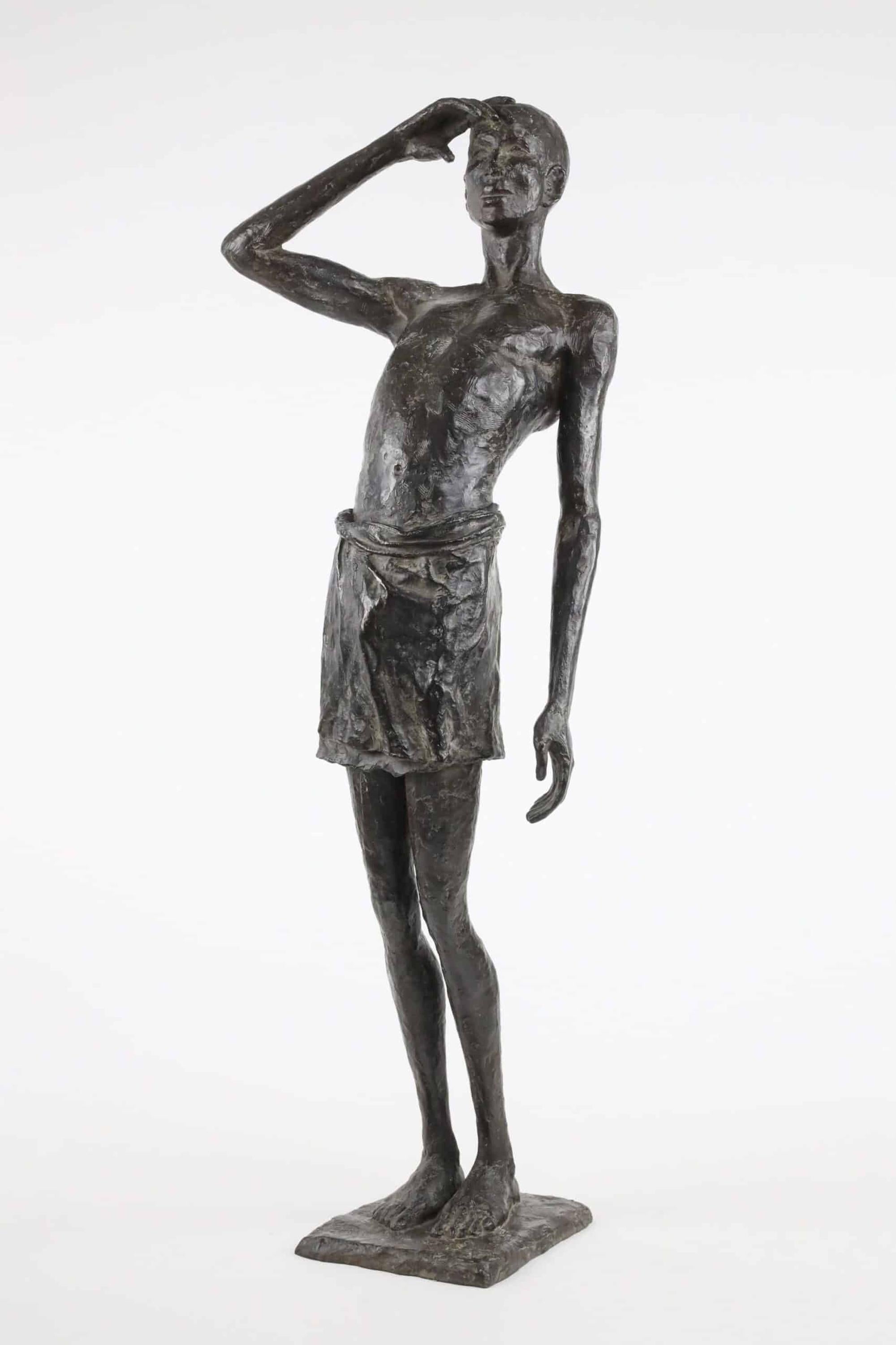 The Waiting Time di Marine de Soos - Scultura nuda in bronzo, equilibrio, uomo, buio