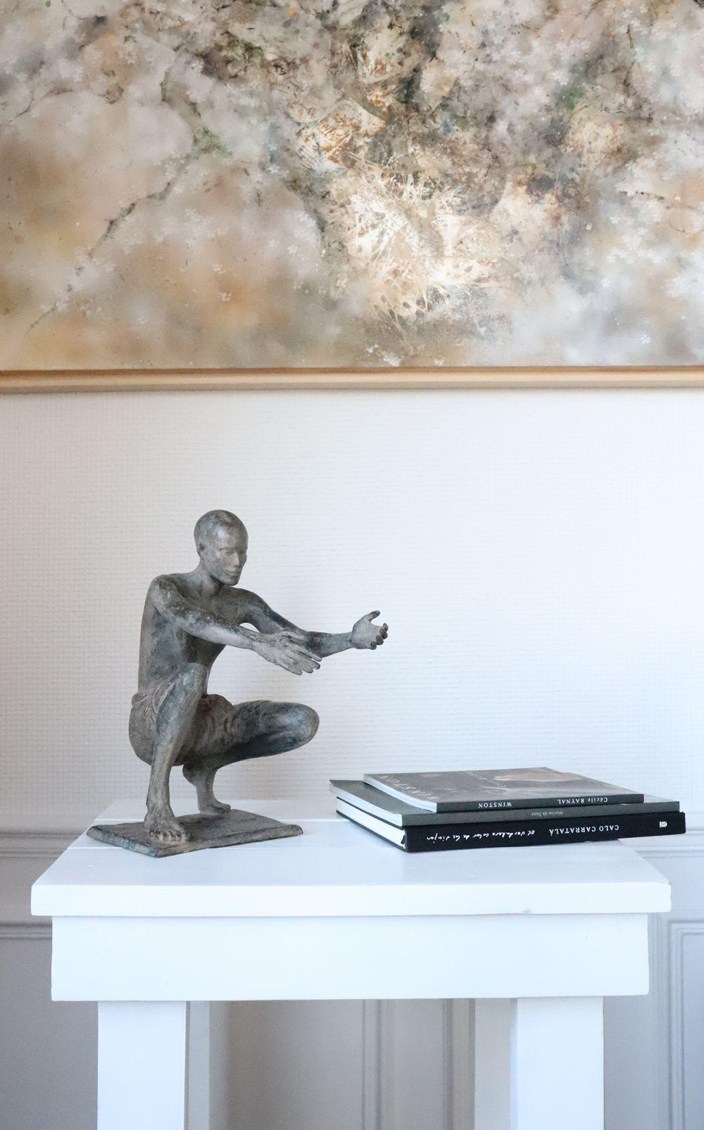 The Welcome de Marine de Soos - Sculpture en bronze, figure humaine, figurative, homme en vente 1