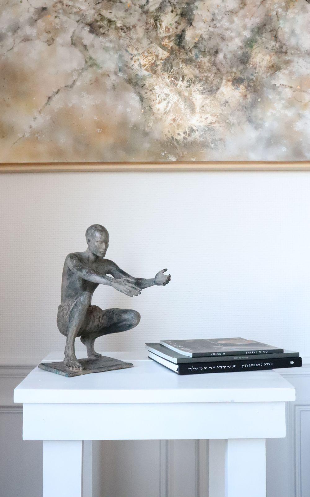 The Welcome by Marine de Soos - Bronze sculpture, human figure, figurative, man en vente 1