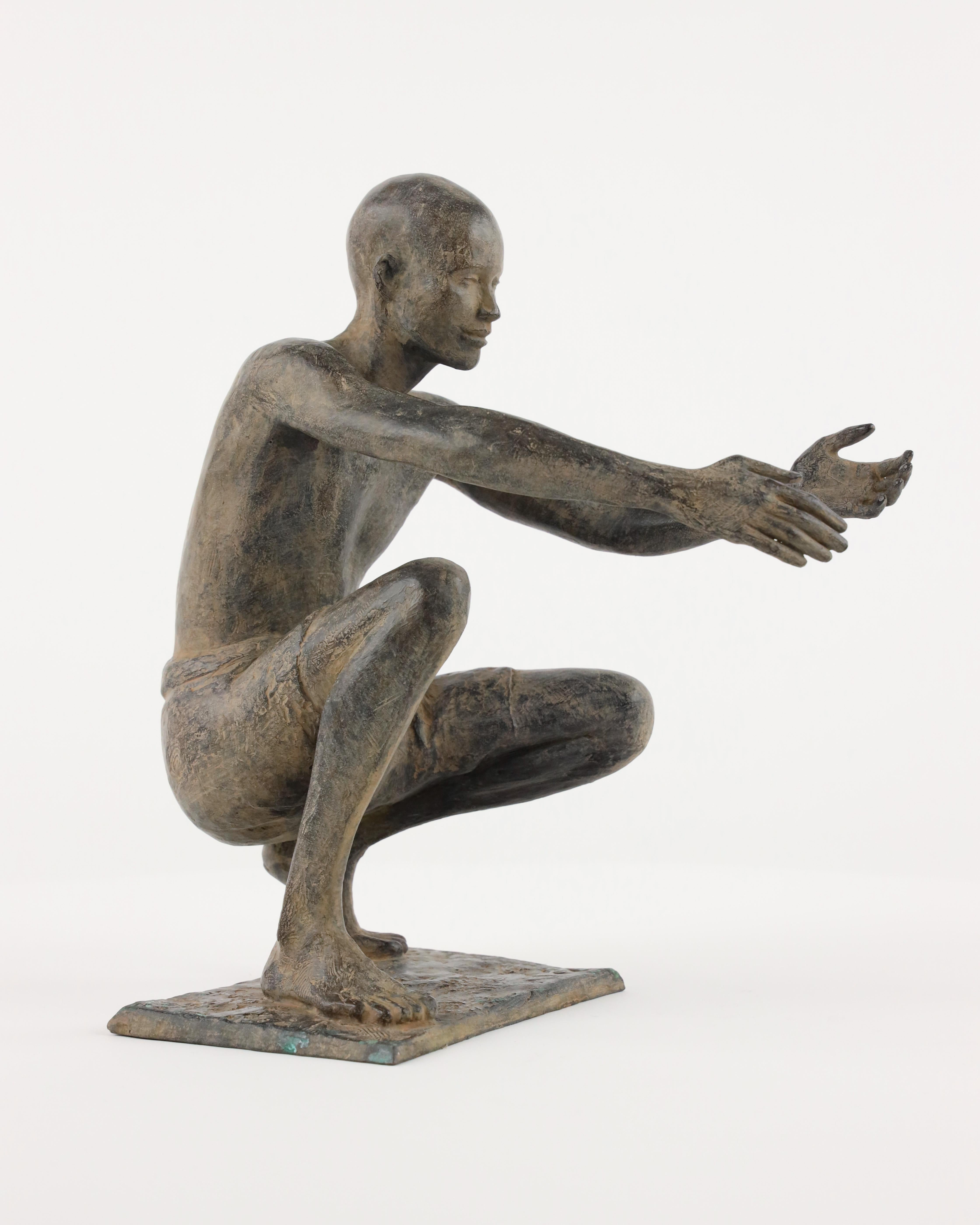 La Bienvenida de Marine de Soos - Escultura de bronce, figura humana, figurativo, hombre en venta 7