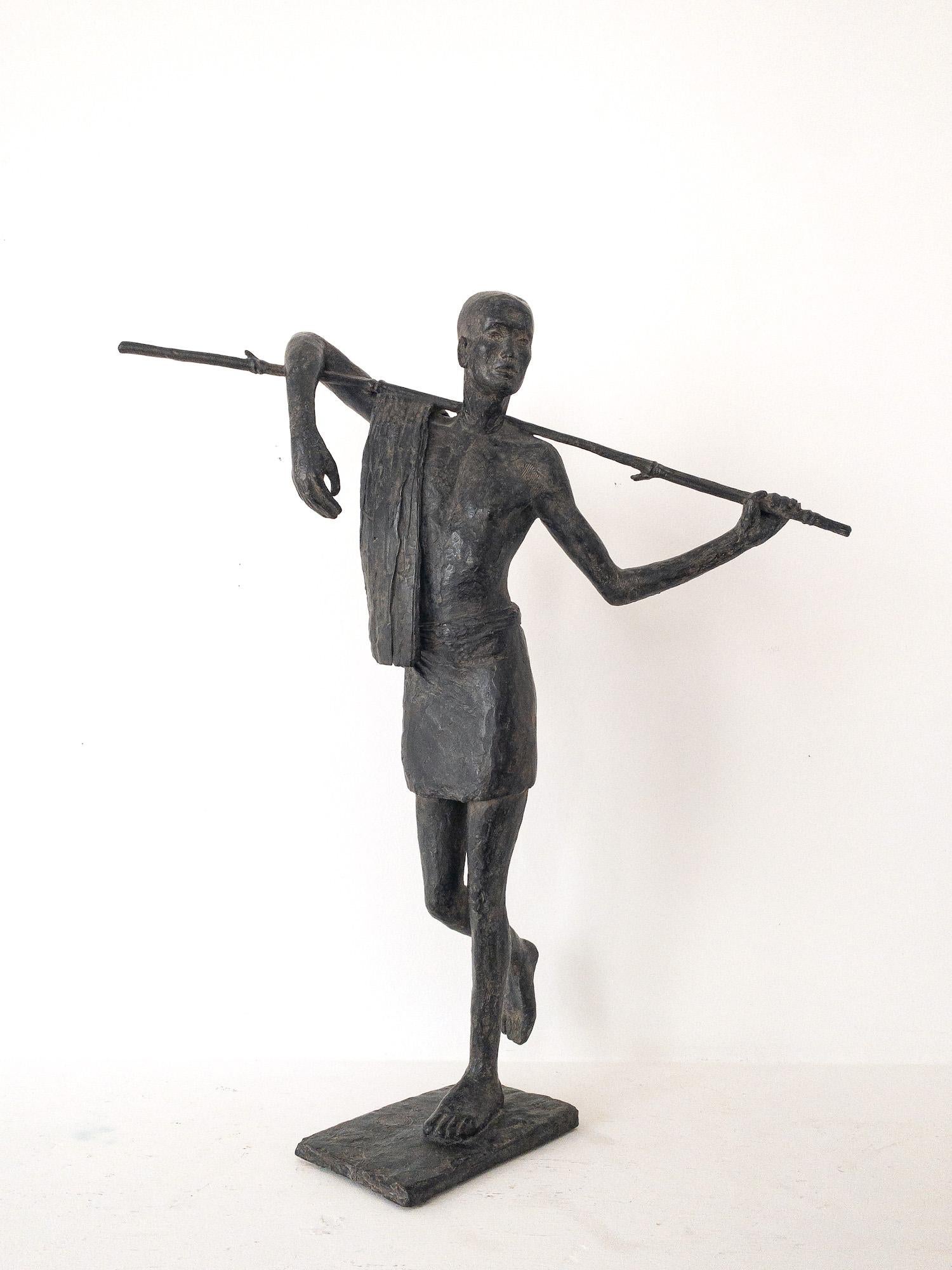 Trashumancia de Marine de Soos - Escultura de bronce, figura humana, hombre, caminar, oscuridad en venta 12