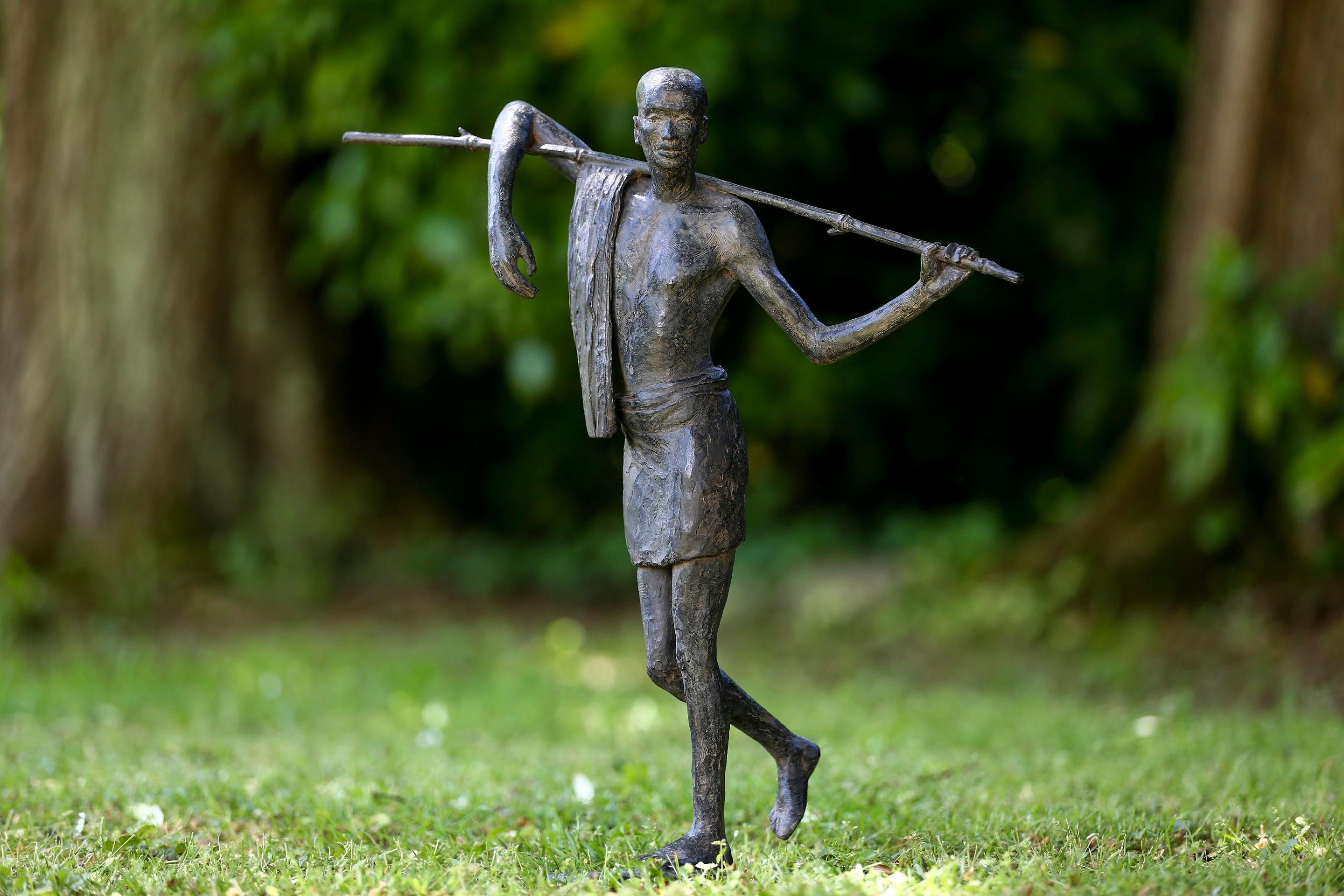 Trashumancia es una escultura de bronce de la artista contemporánea francesa Marine de Soos. Sus dimensiones son 61 × 51 × 36 cm. 
La escultura está firmada y numerada, forma parte de una edición limitada de 8 ediciones + 4 pruebas de artista, y se