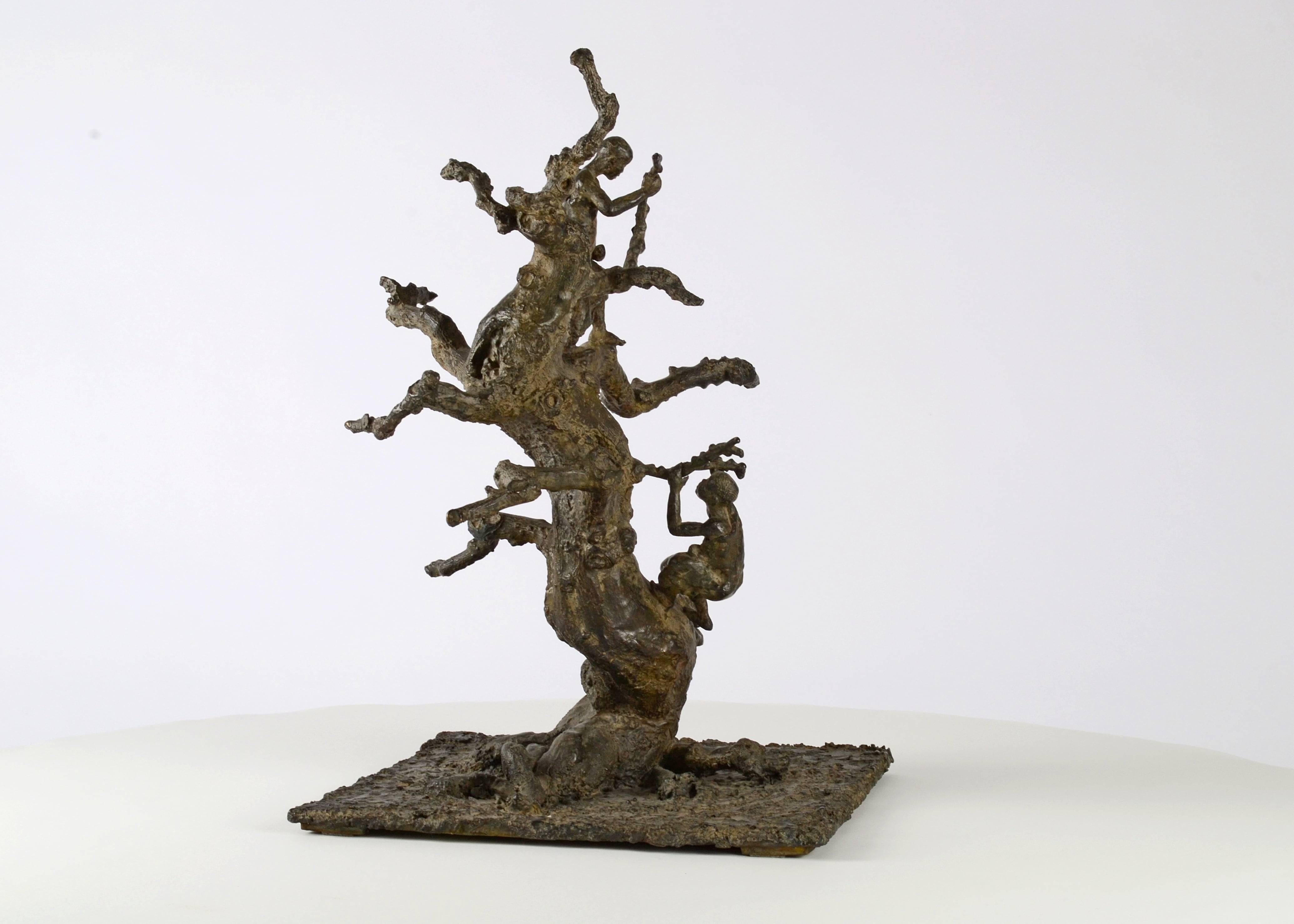 Tree With Children di Marine de Soos - scultura in bronzo di bambini che giocano in vendita 6