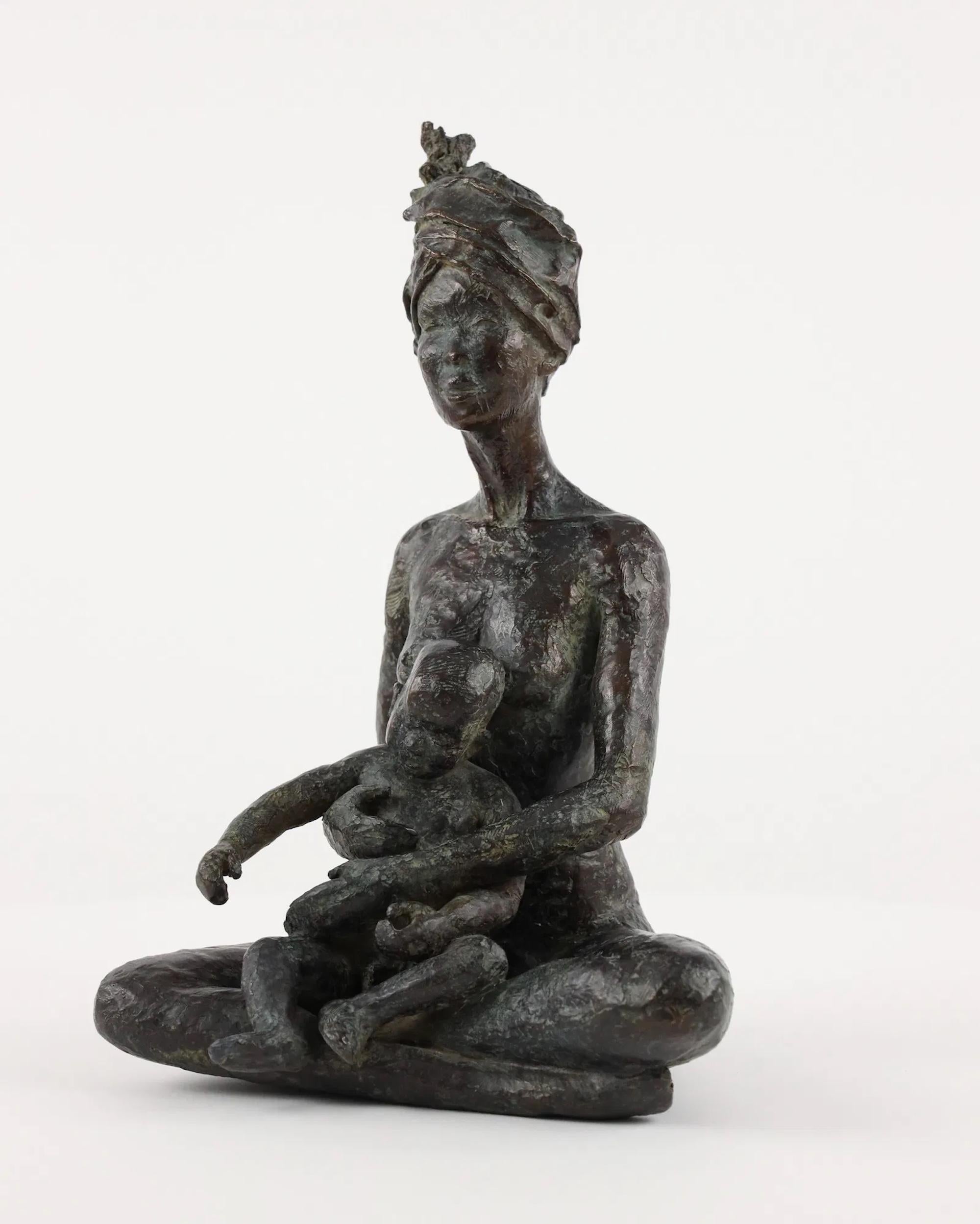 Vous aussi mon fils par Marine de Soos, sculpture de nus en bronze, mère, enfant, famille