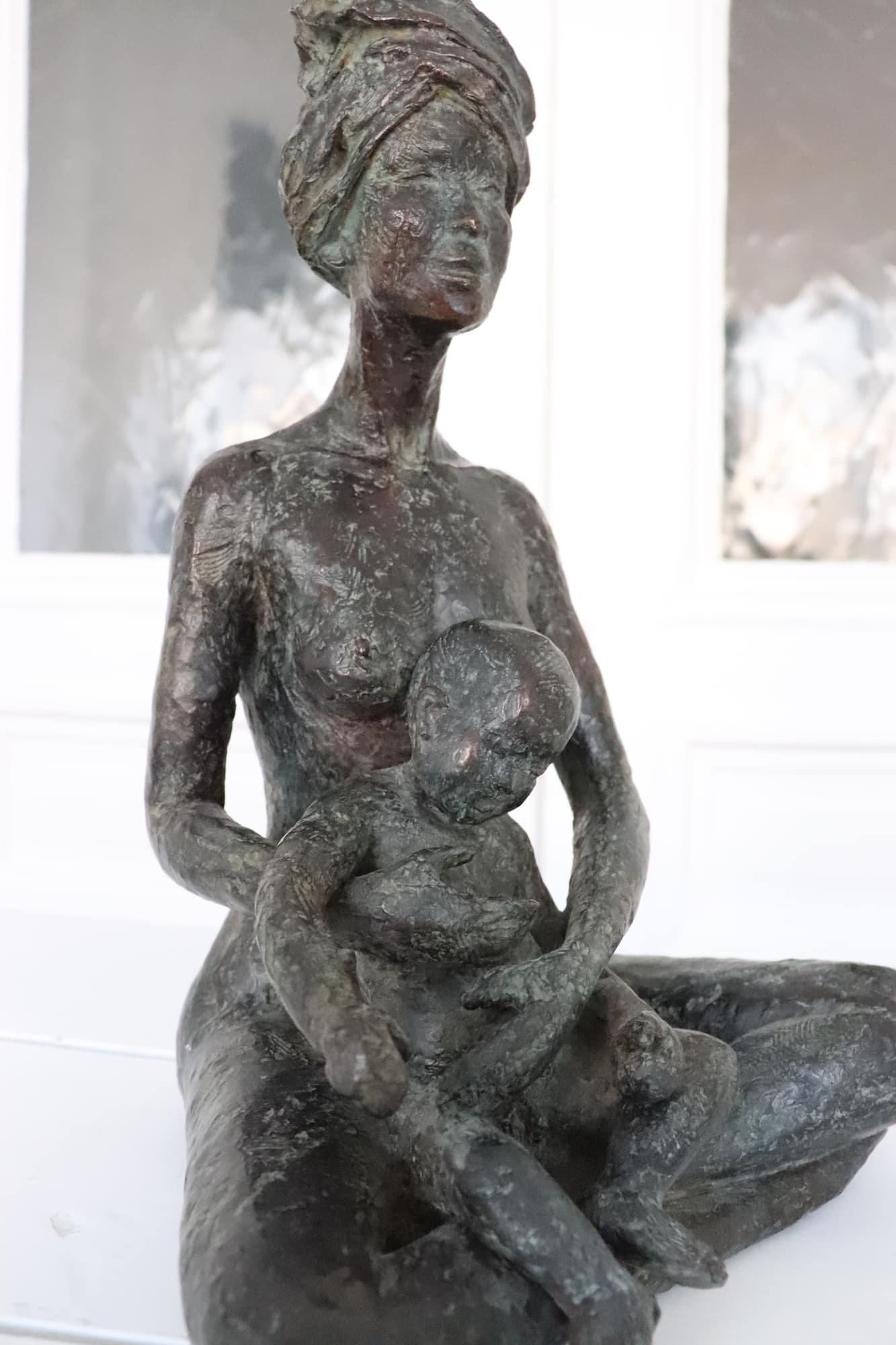 Vous aussi mon fils par Marine de Soos, sculpture en bronze, mère et enfant, famille en vente 3
