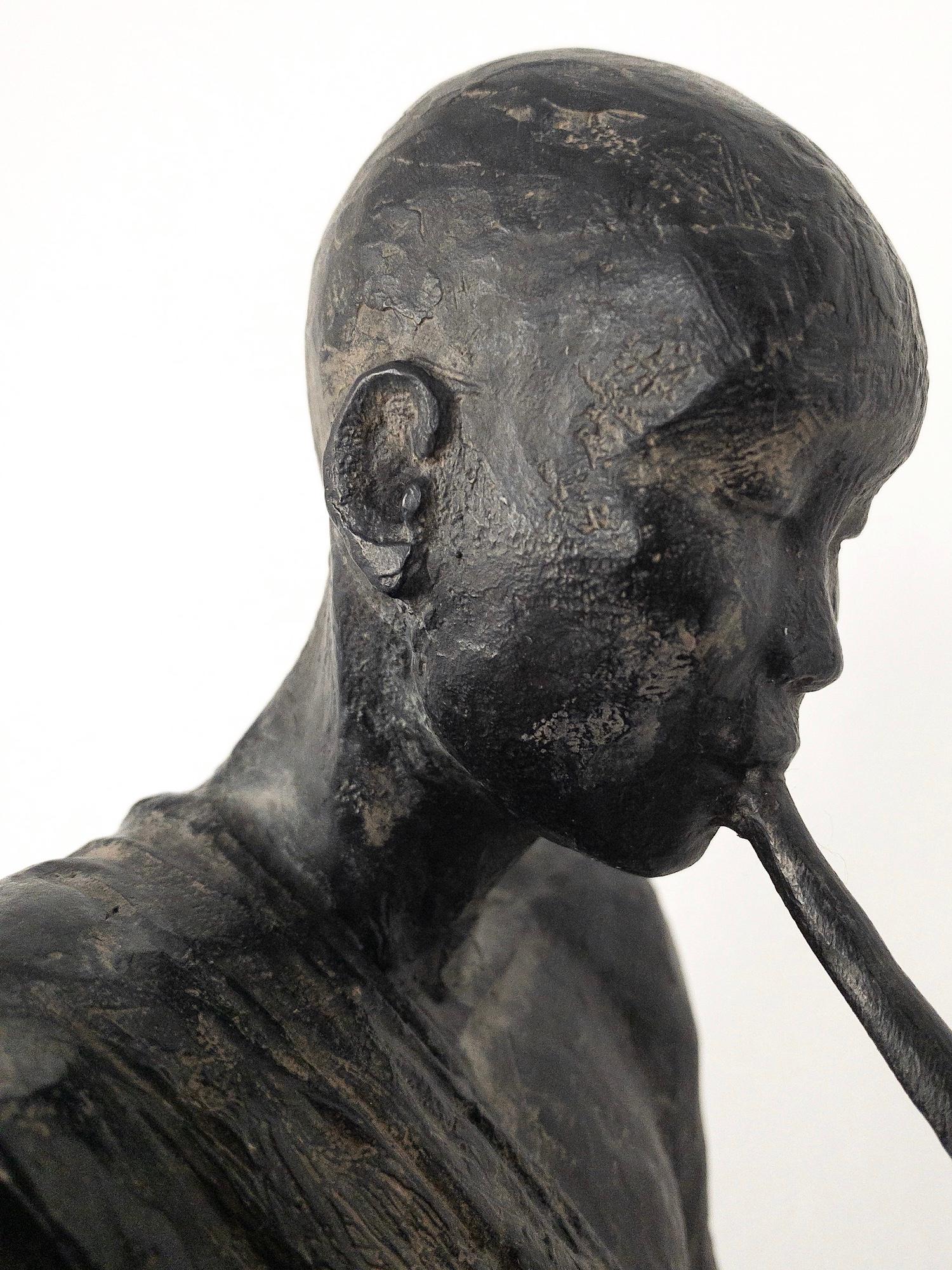 Joven Flautista de Marine de Soos - Escultura de bronce, figurativa, humana, niño en venta 12