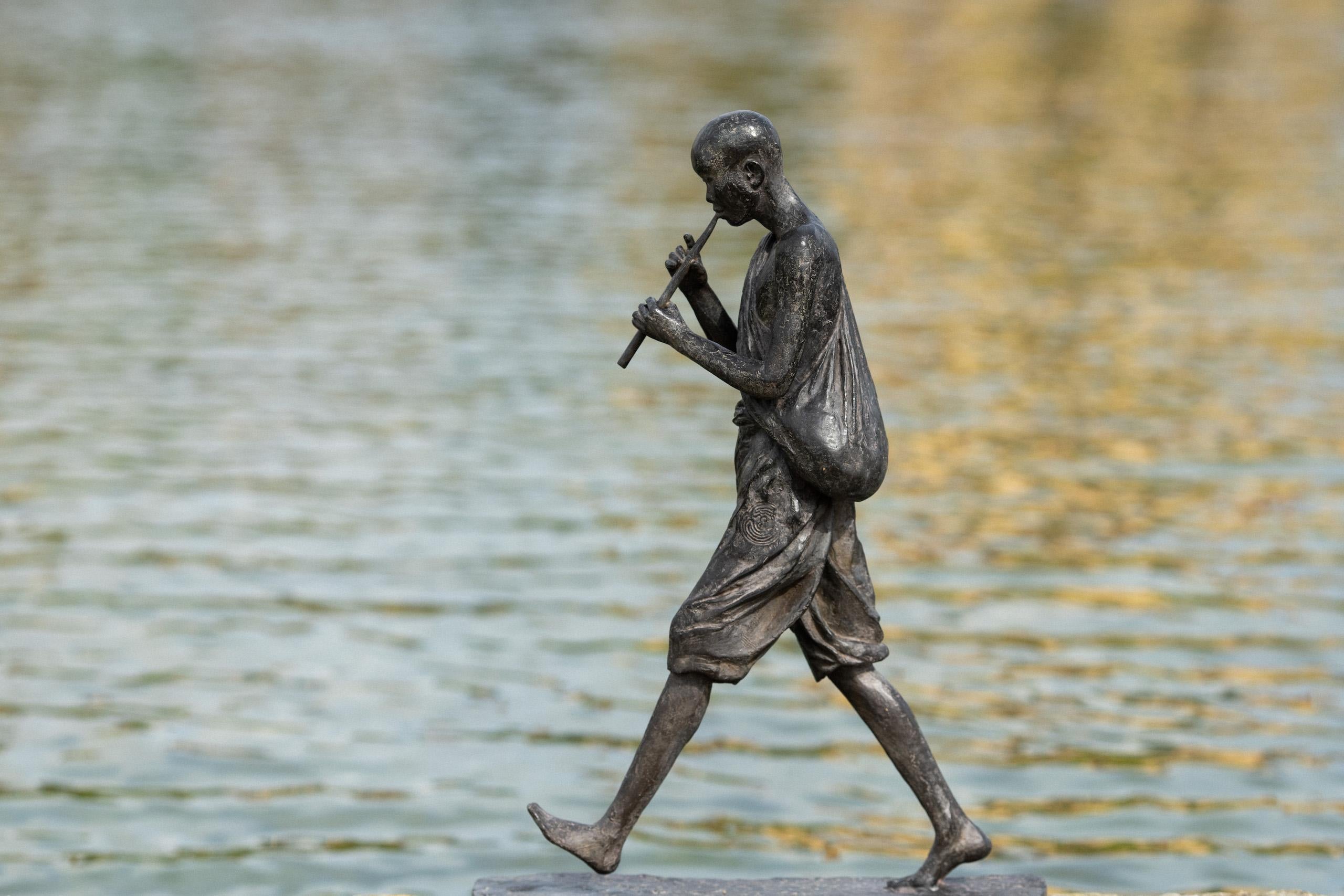 Joven Flautista de Marine de Soos - Escultura de bronce, figurativa, humana, niño en venta 6