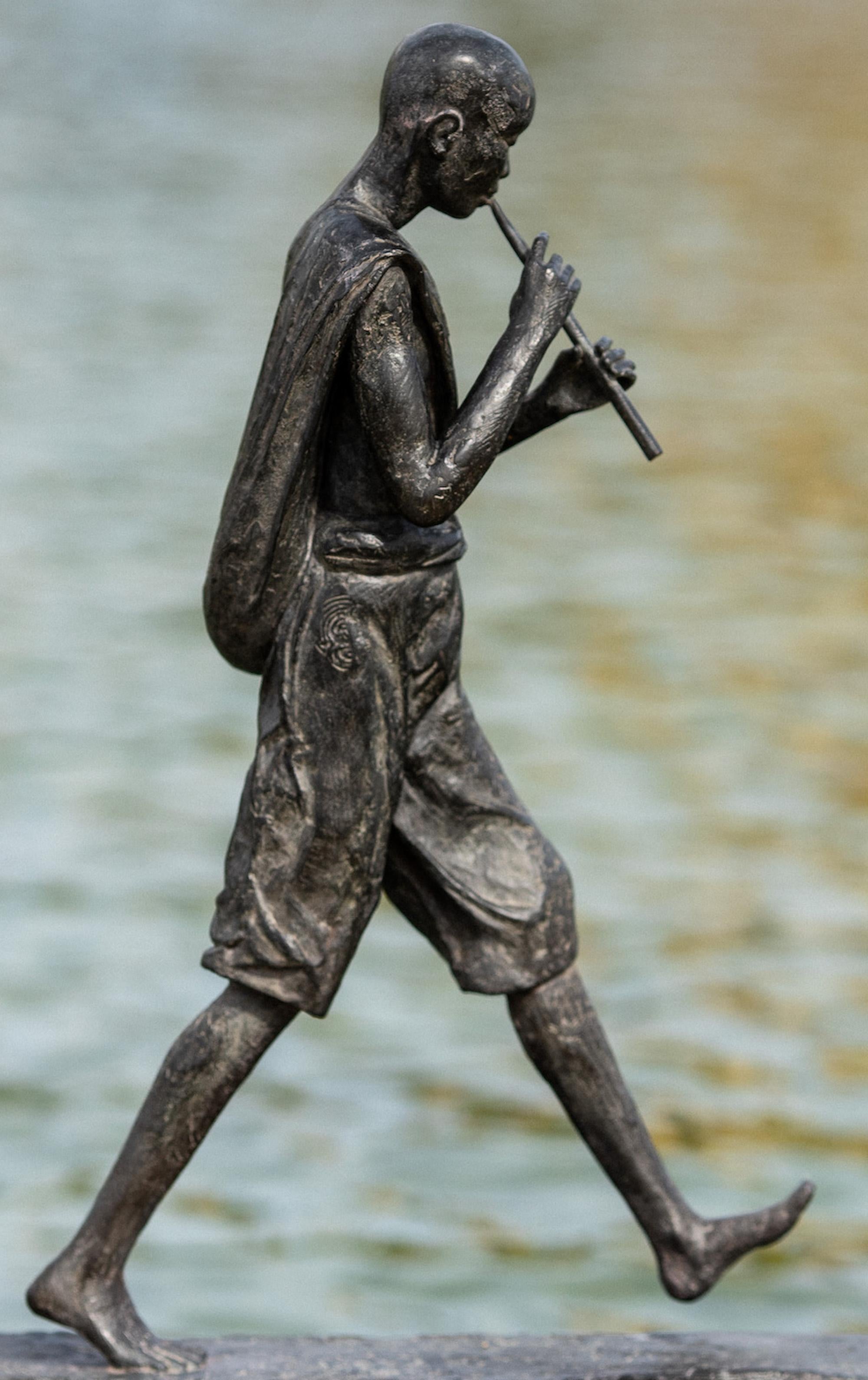 Joven Flautista de Marine de Soos - Escultura de bronce, figurativa, humana, niño en venta 8